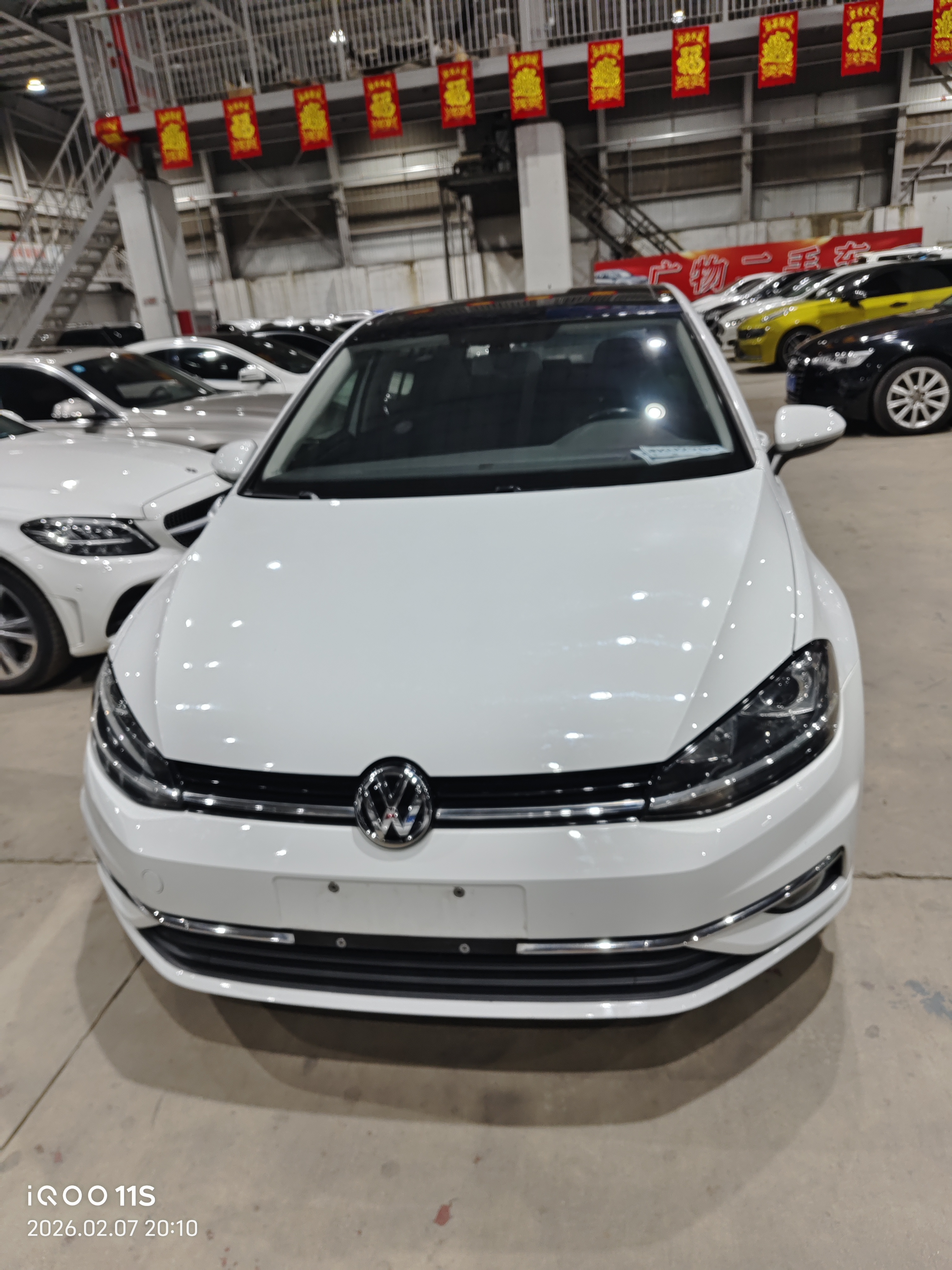 Volkswagen Golf 2019 car image #2