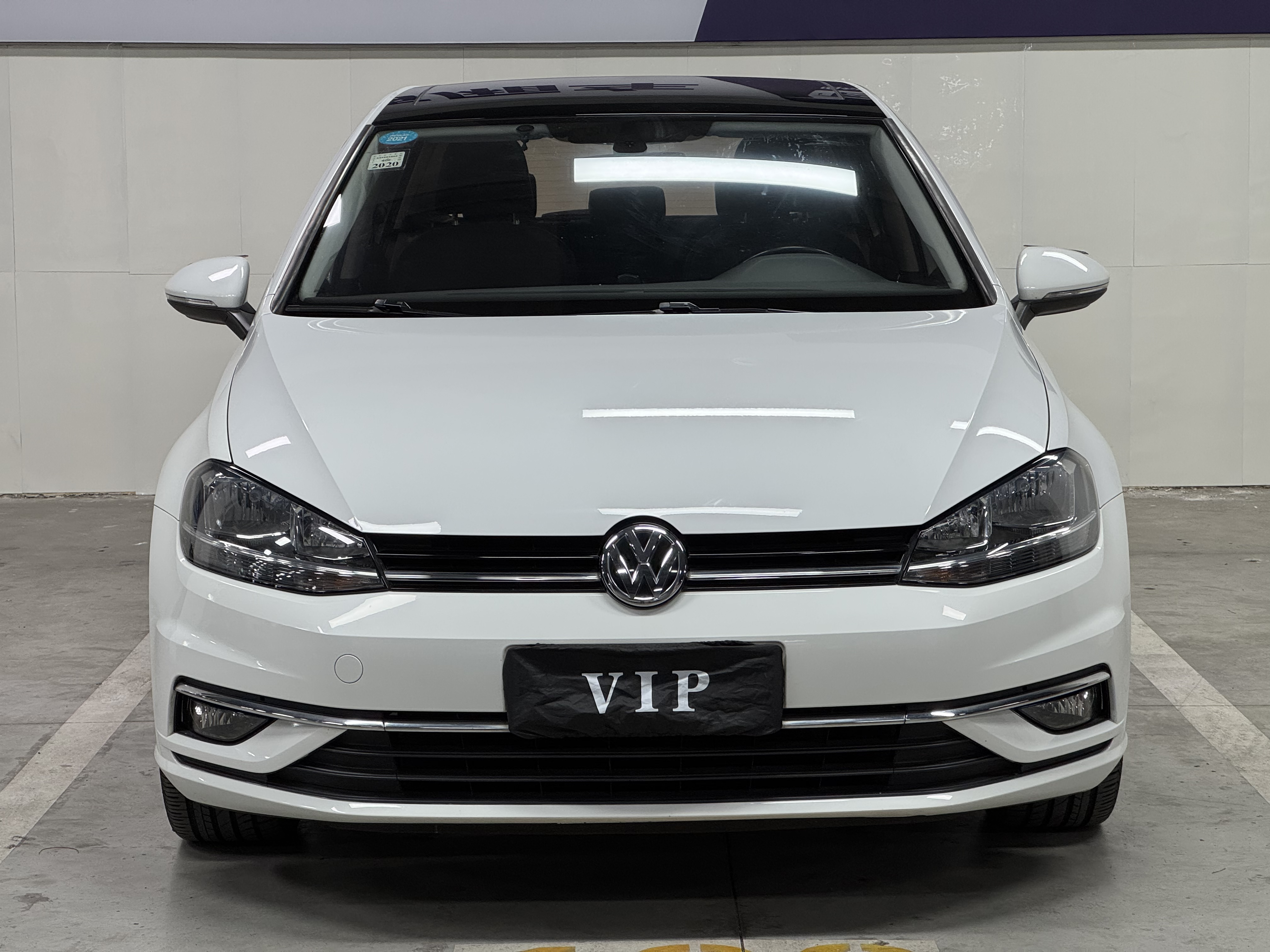 Volkswagen Golf 2018 car image #2