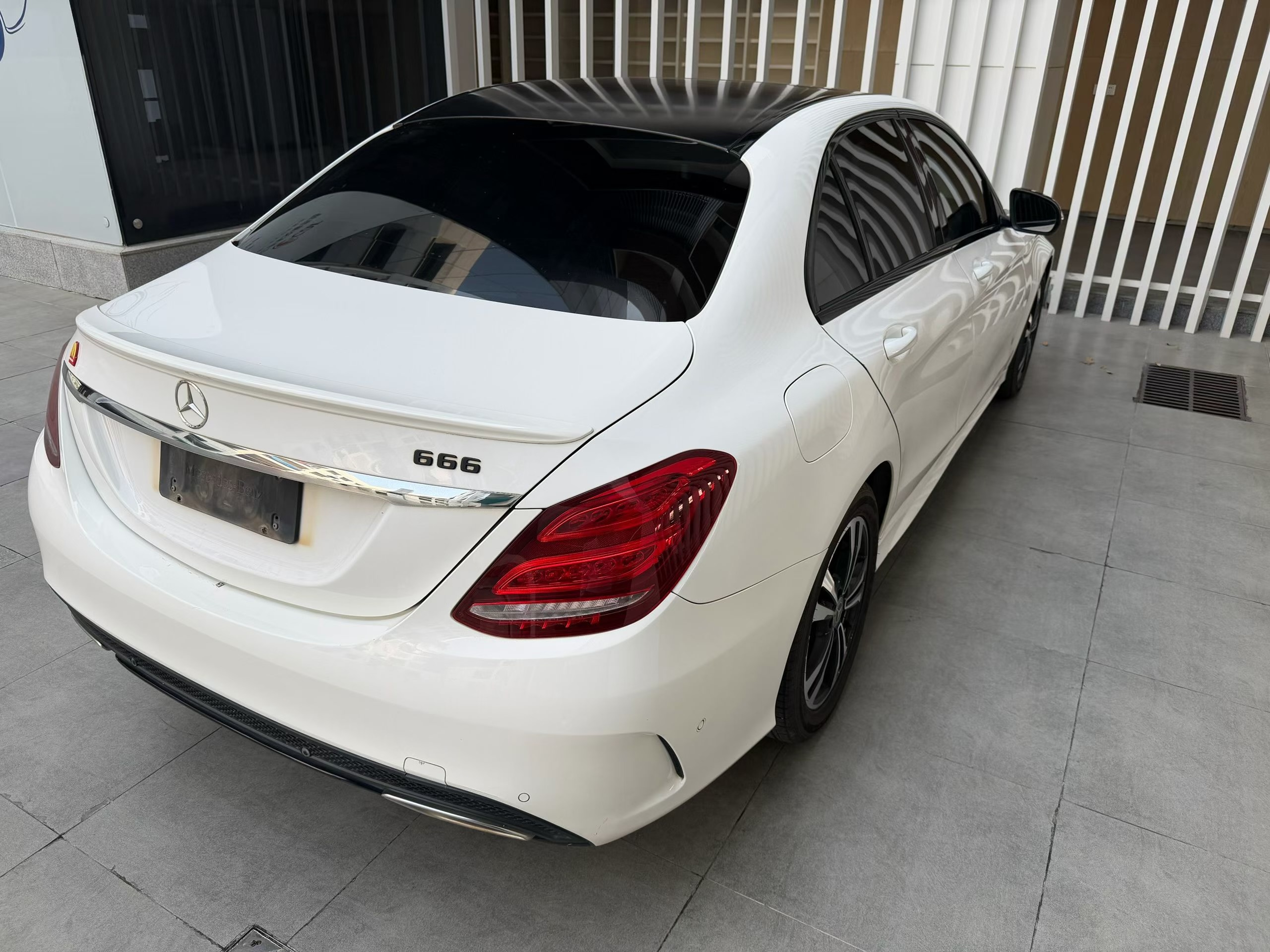 Mercedes-Benz C Class 2018 car image #2