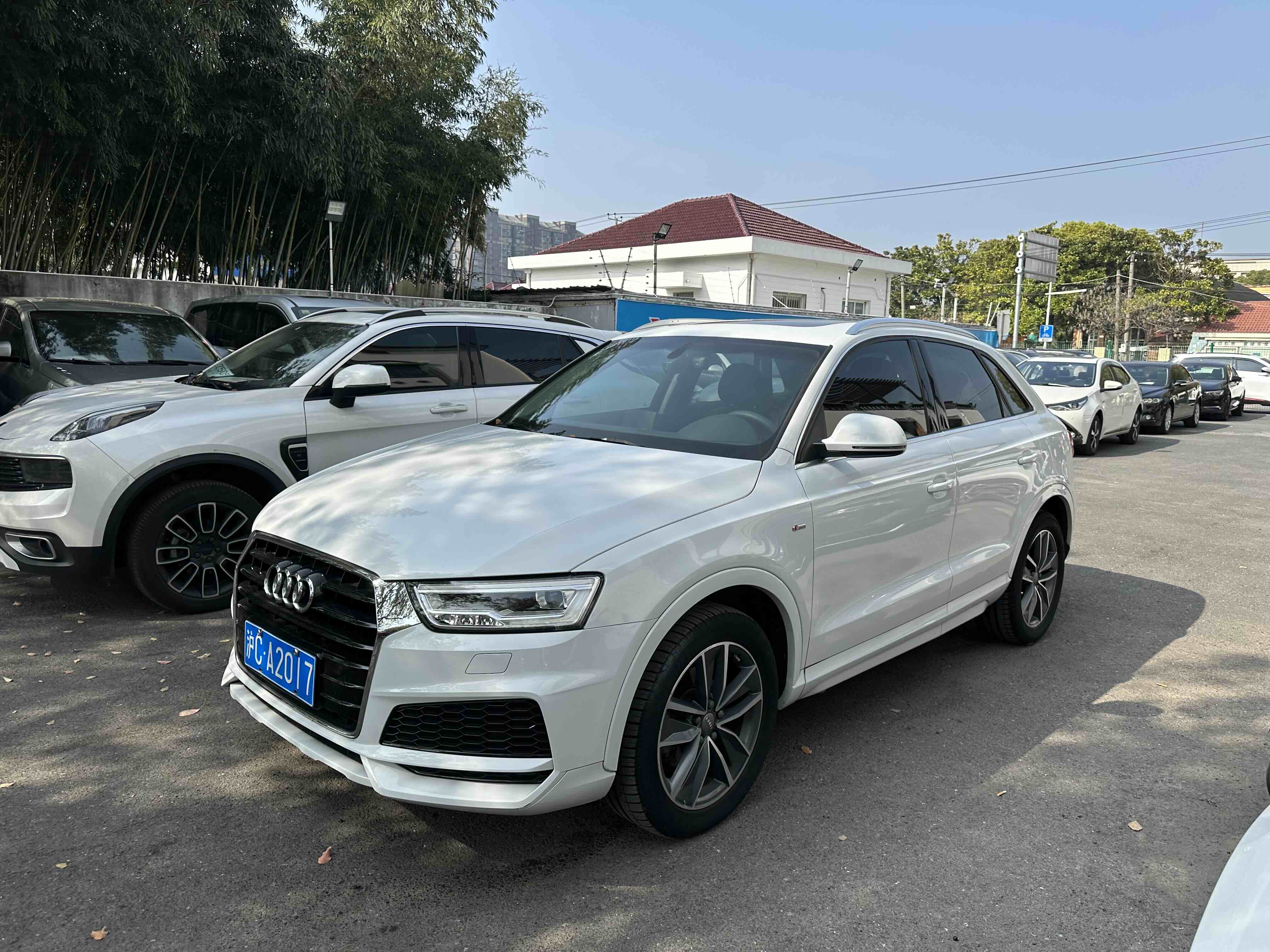 Audi Q3 2019 car image #2