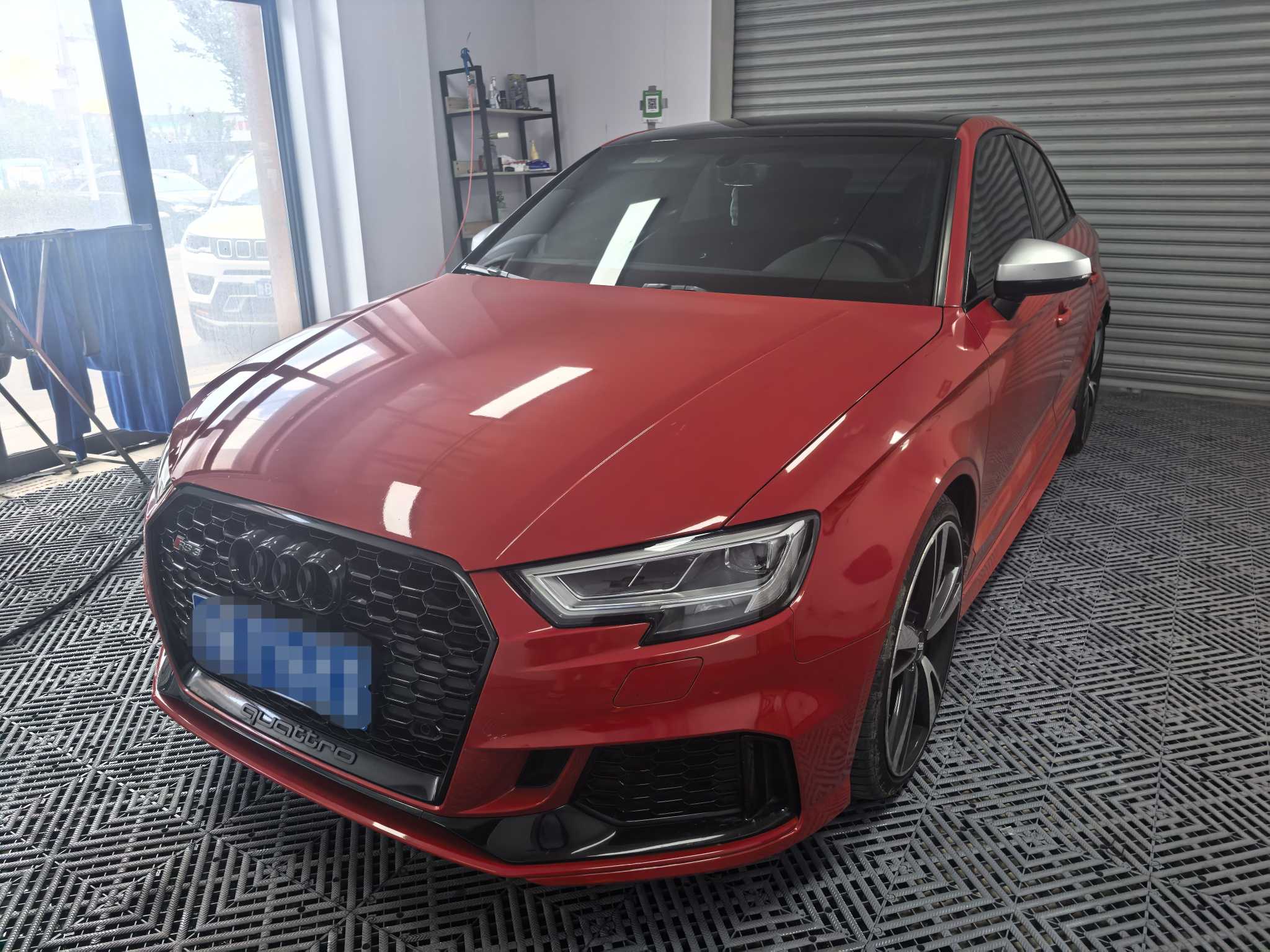Audi RS 3 2018 car image #2
