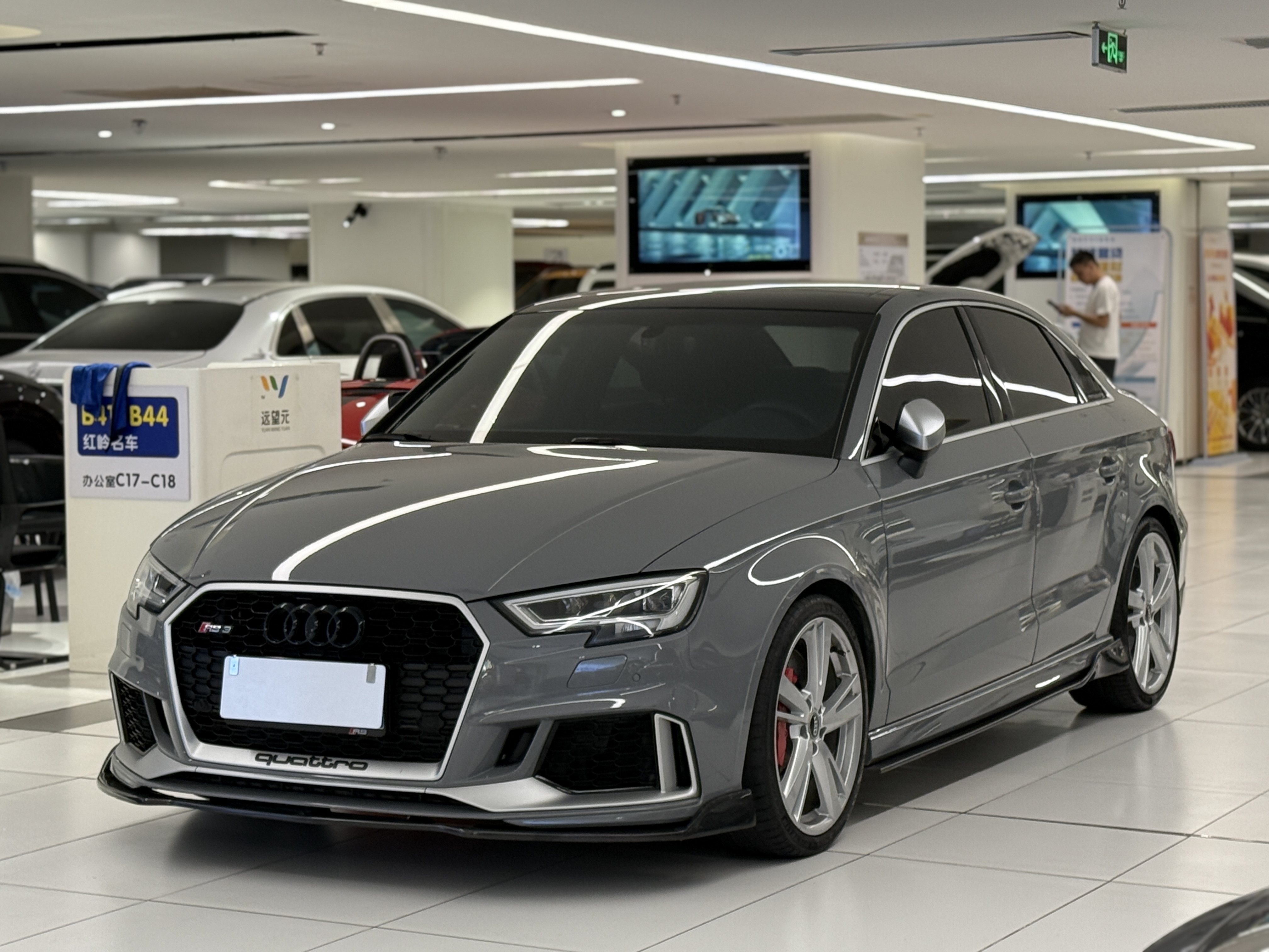 Audi RS 3 2018 car image #2