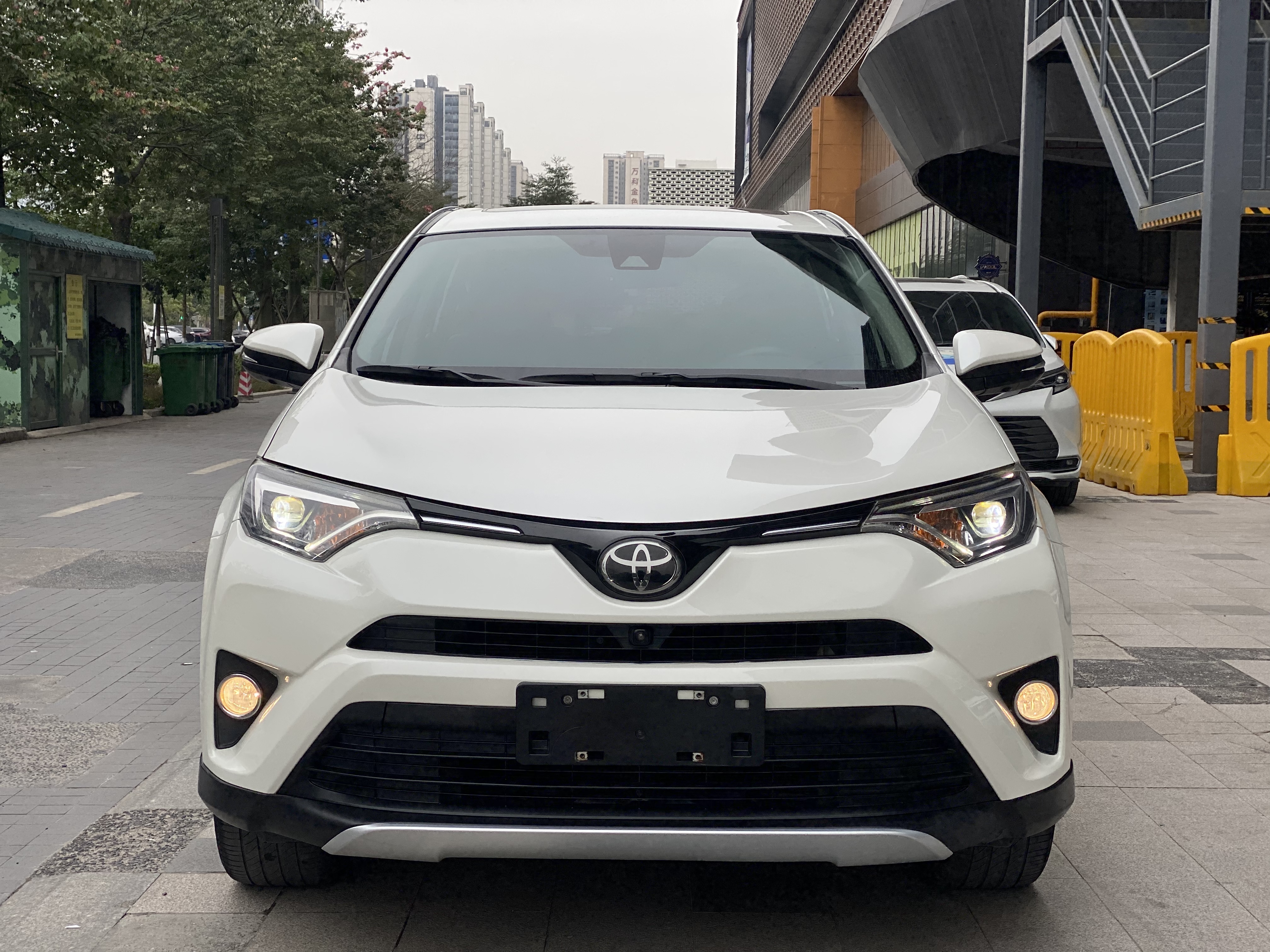 Toyota RAV4 2017 #2 Toyota RAV4 2017 car image #2