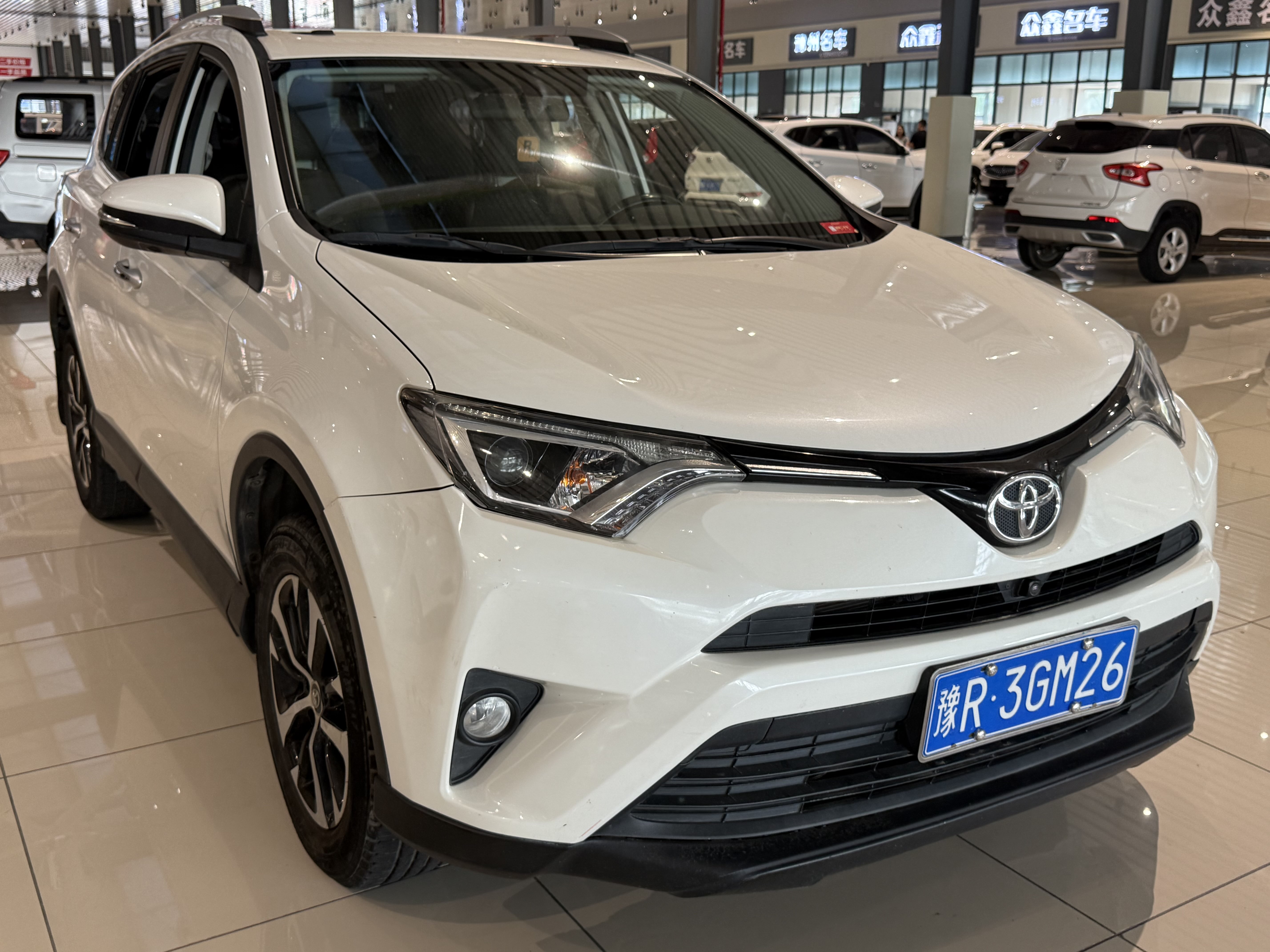 Toyota RAV4 2018 car image #2