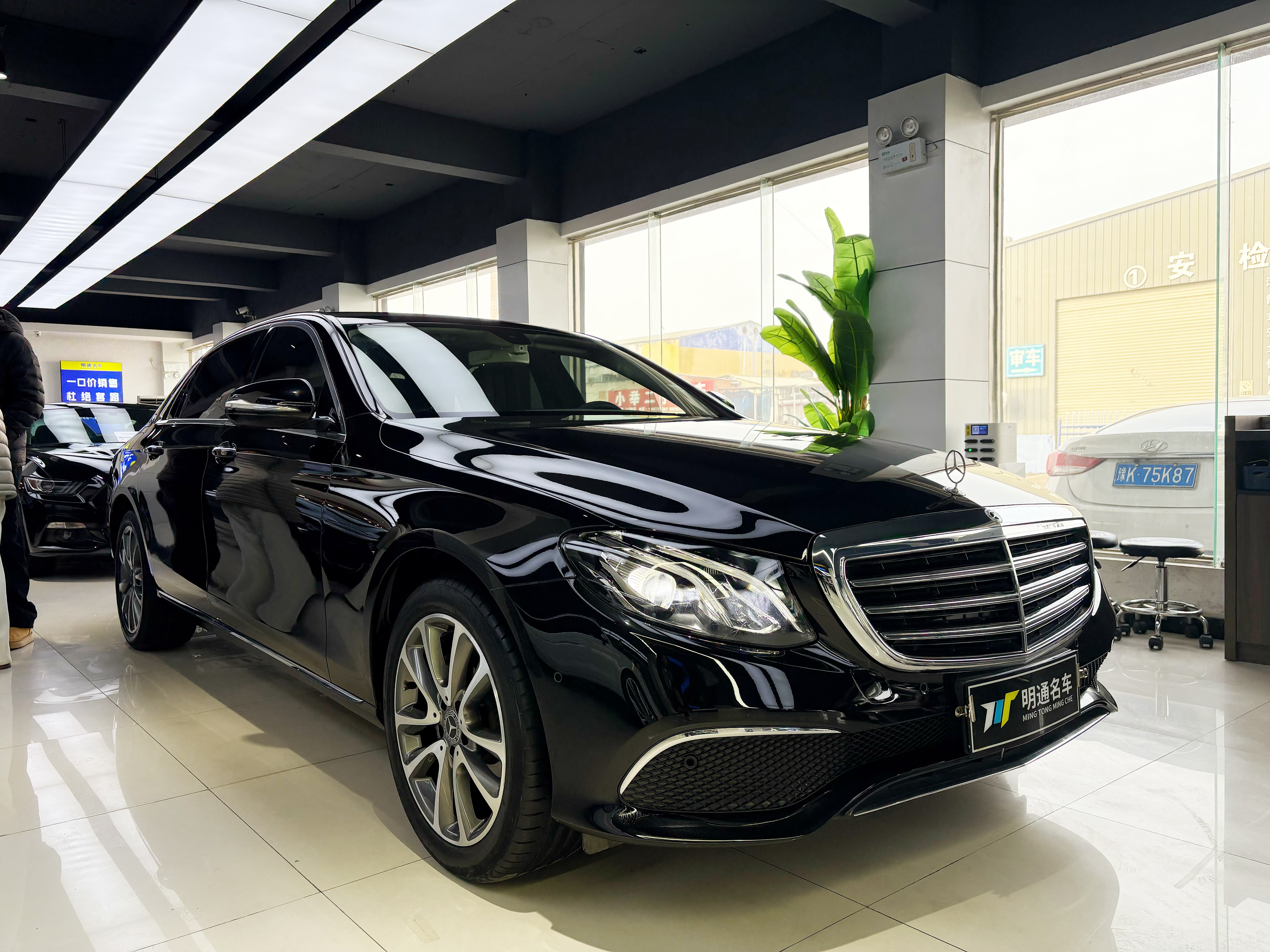 Mercedes-Benz E Class 2018 car image #2