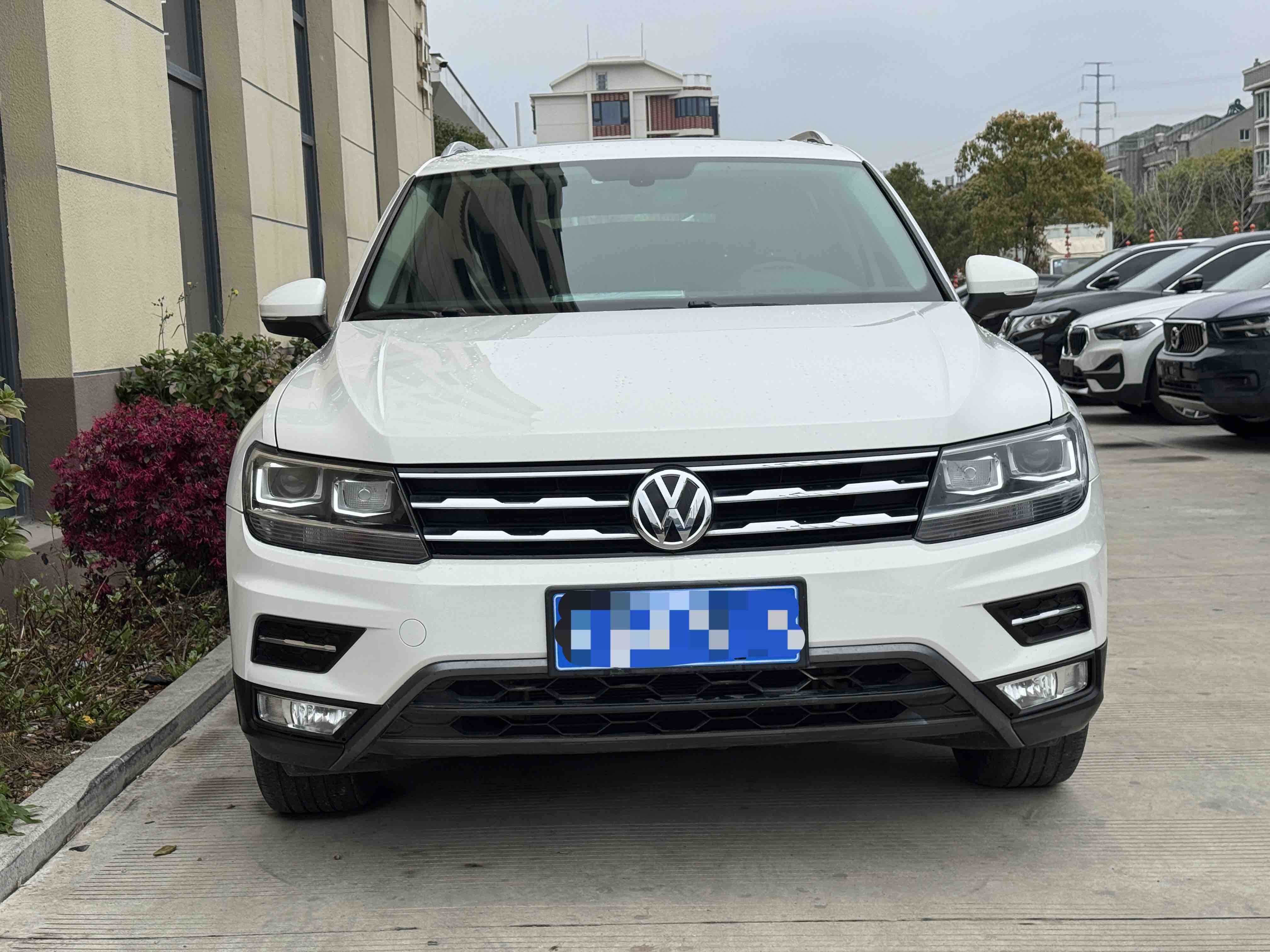 Volkswagen Tiguan L 2018 immagine di auto #2