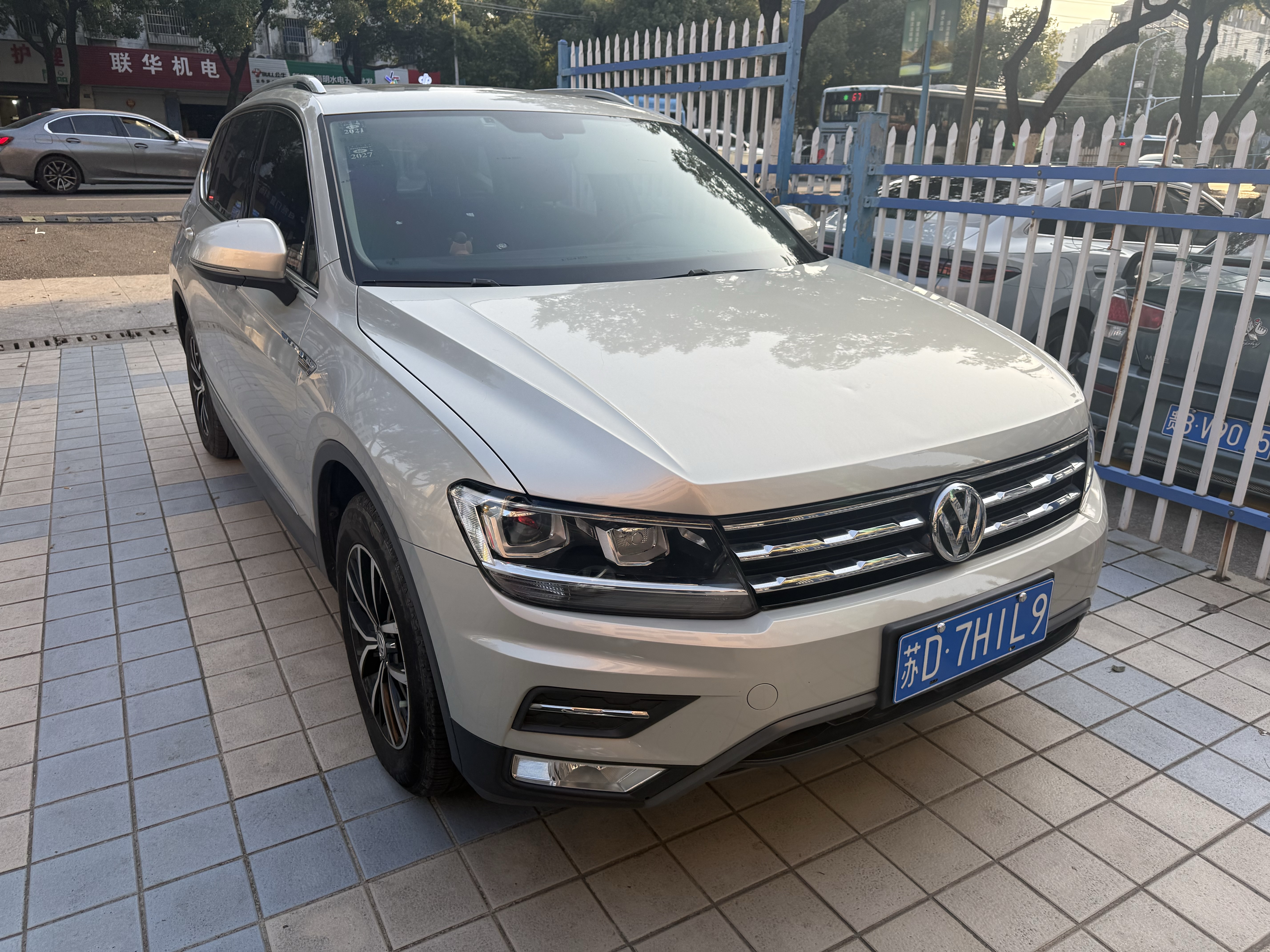Volkswagen Tiguan L 2019 #2 Volkswagen Tiguan L 2019 car image #2