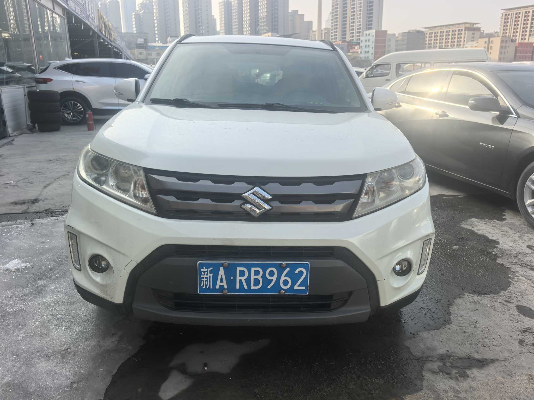 Suzuki Vitara 2019 imagen de coche #2