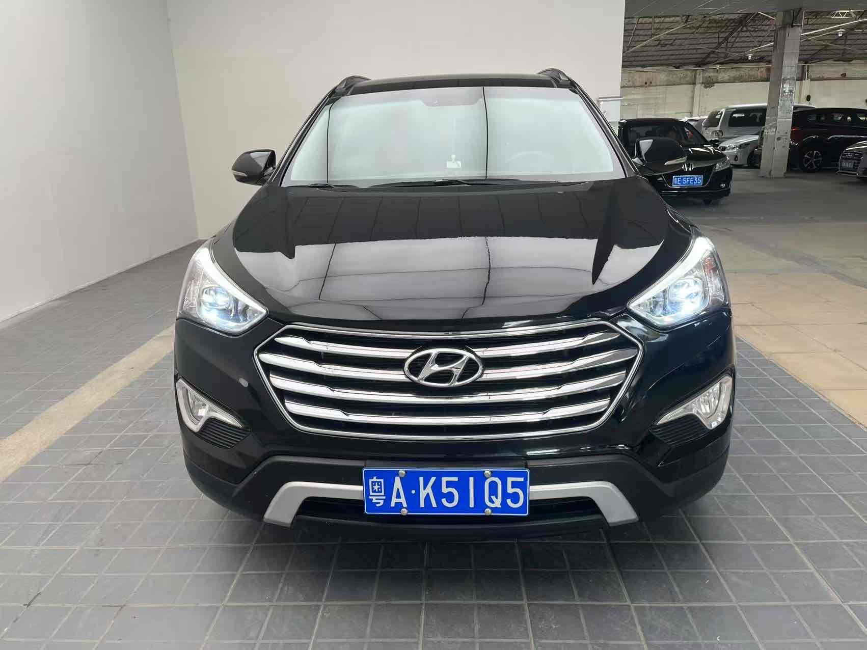 Hyundai Grand Santa Fe 2014 #2 Hyundai Grand Santa Fe 2014 car image #2