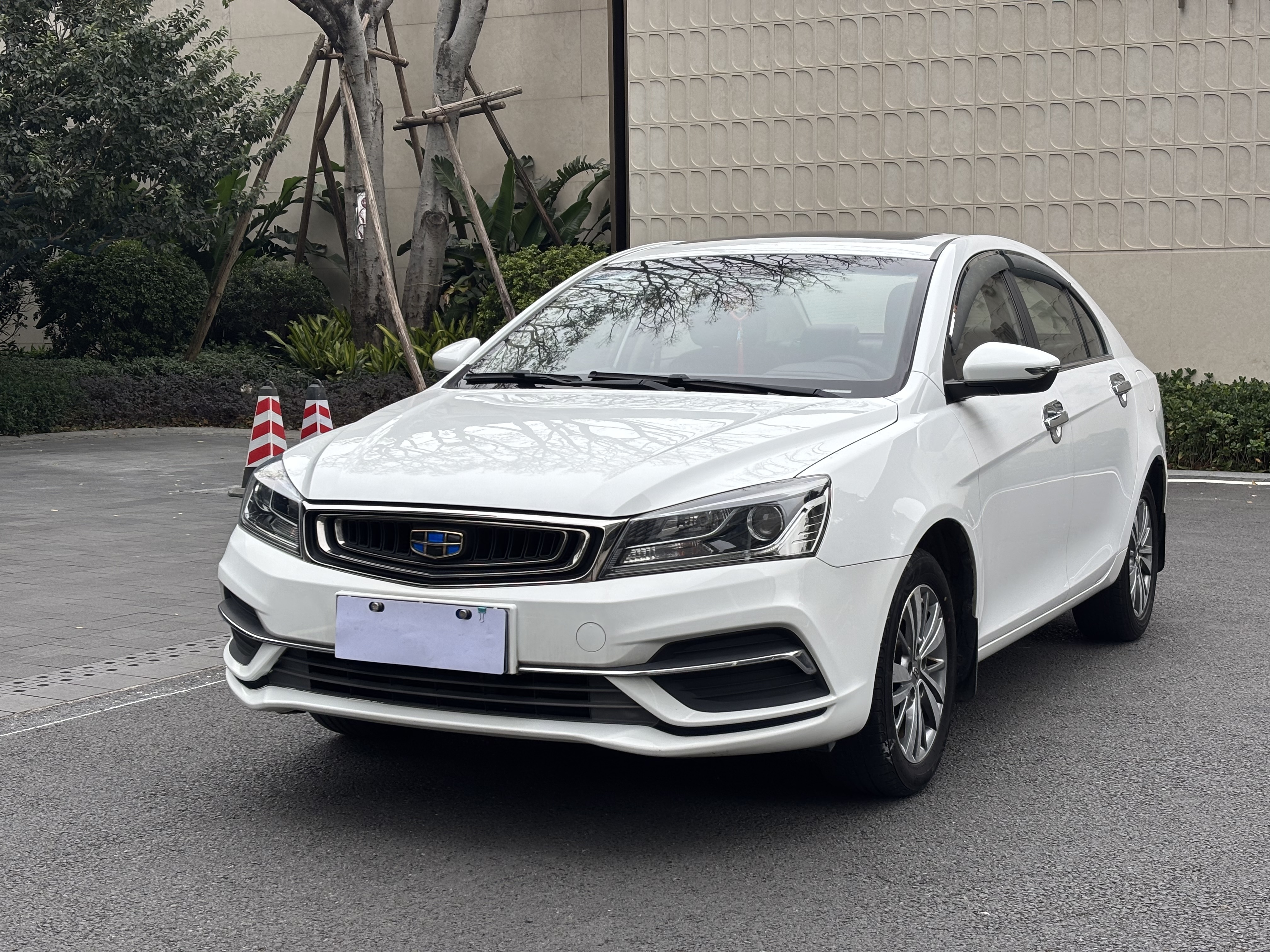 GEELY Emgrand 2018 #2 GEELY Emgrand 2018 car image #2