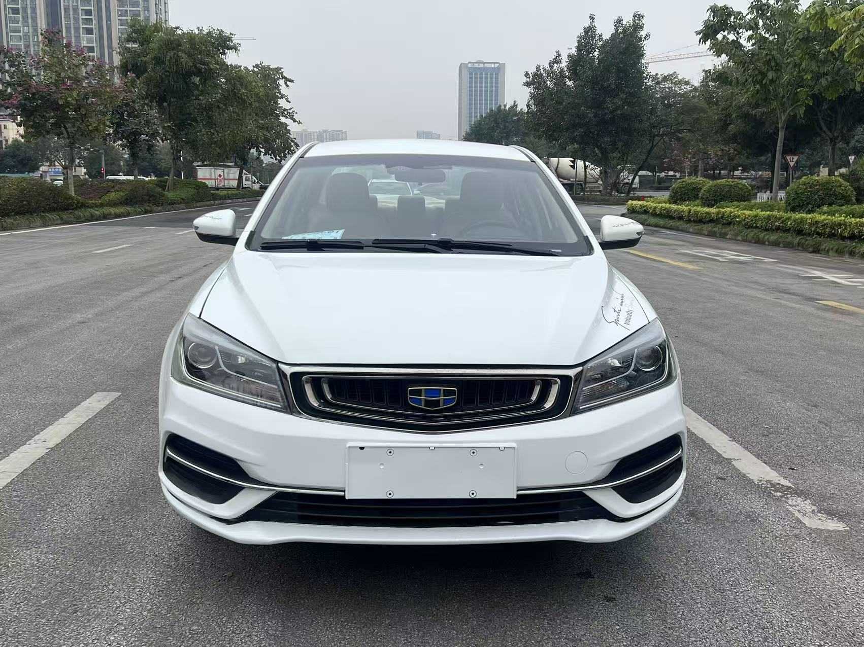 GEELY Emgrand 2018 car image #2
