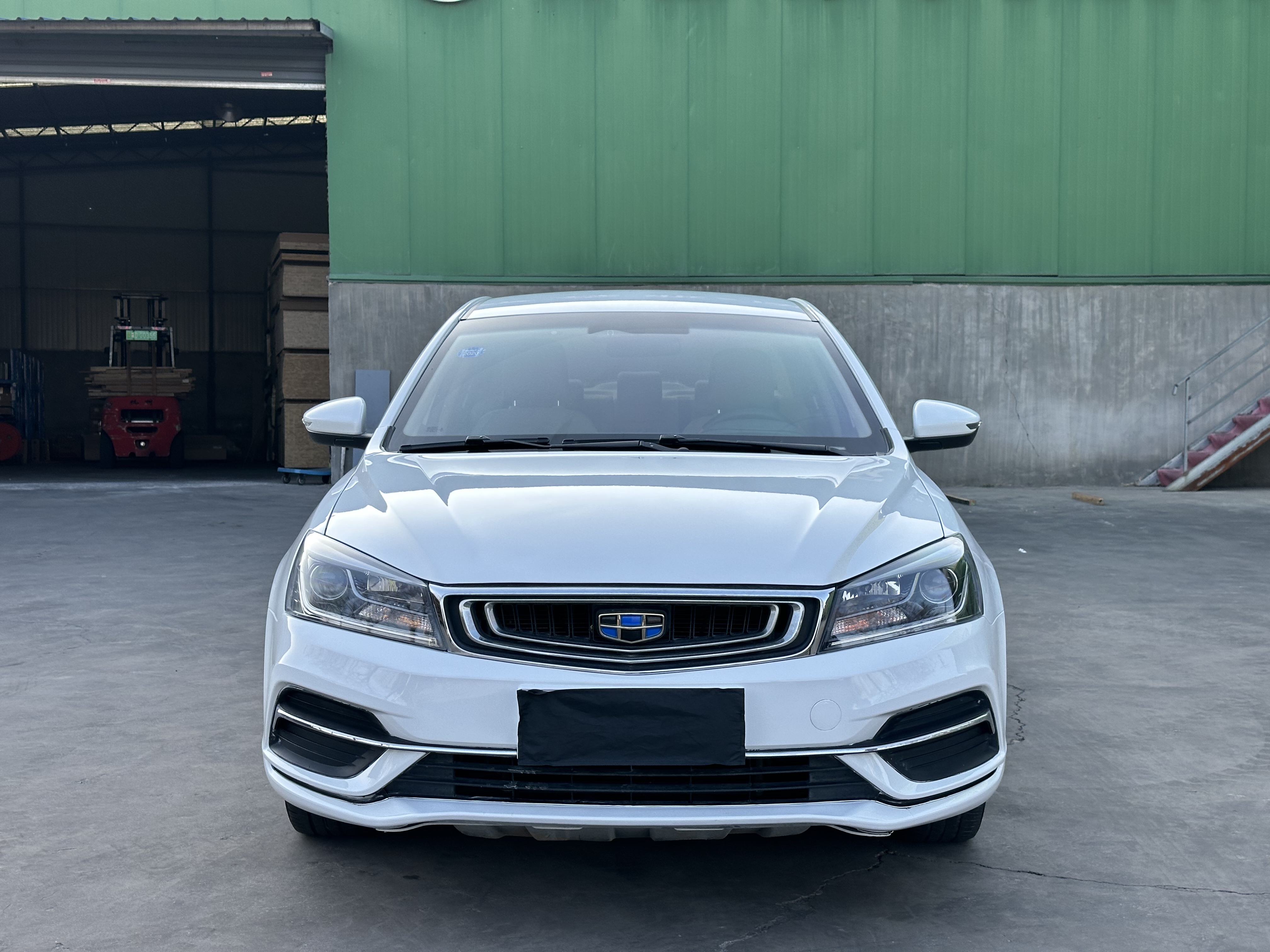 GEELY Emgrand 2018 car image #2