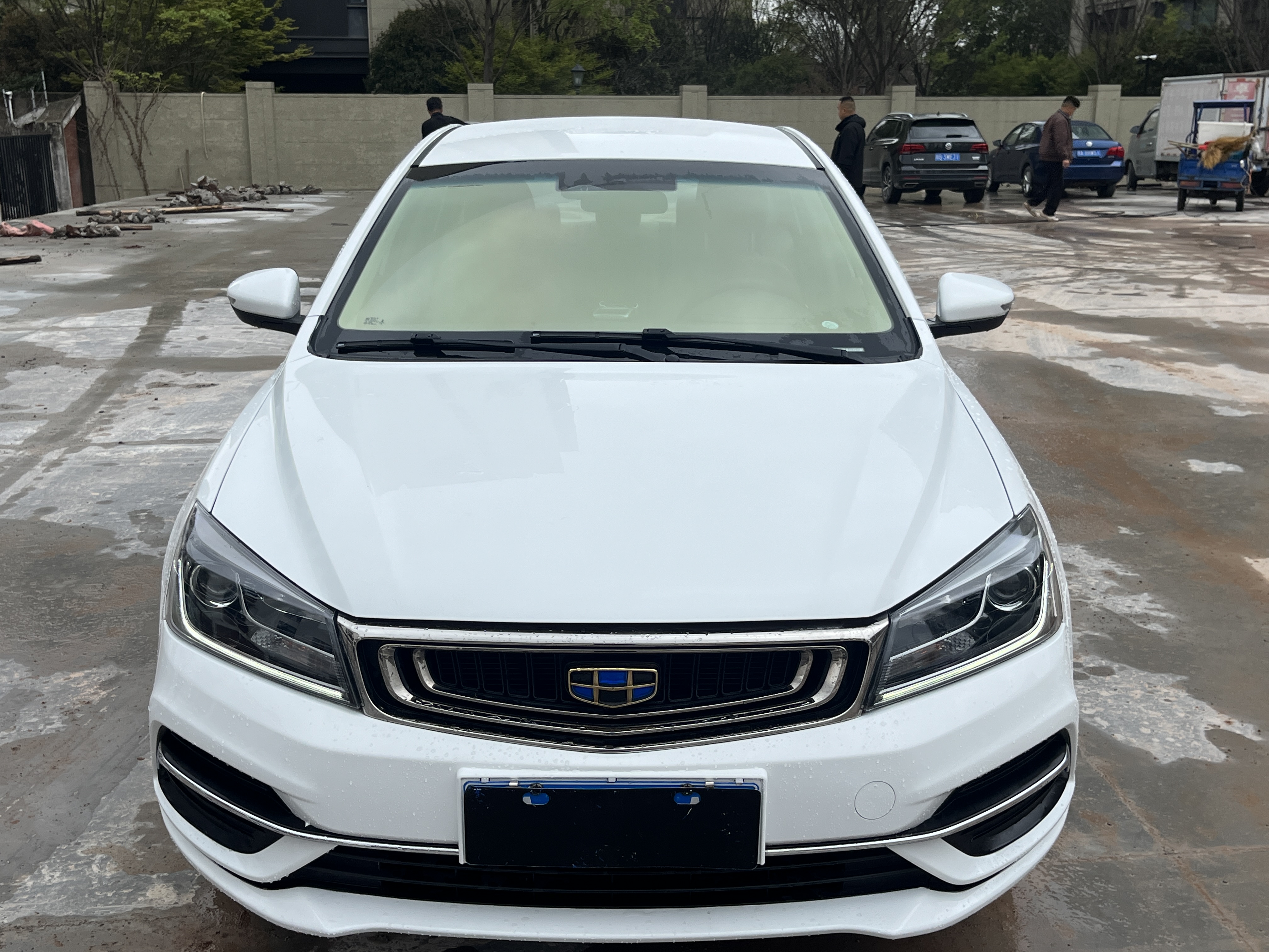 Emgrand 2018 car image #2