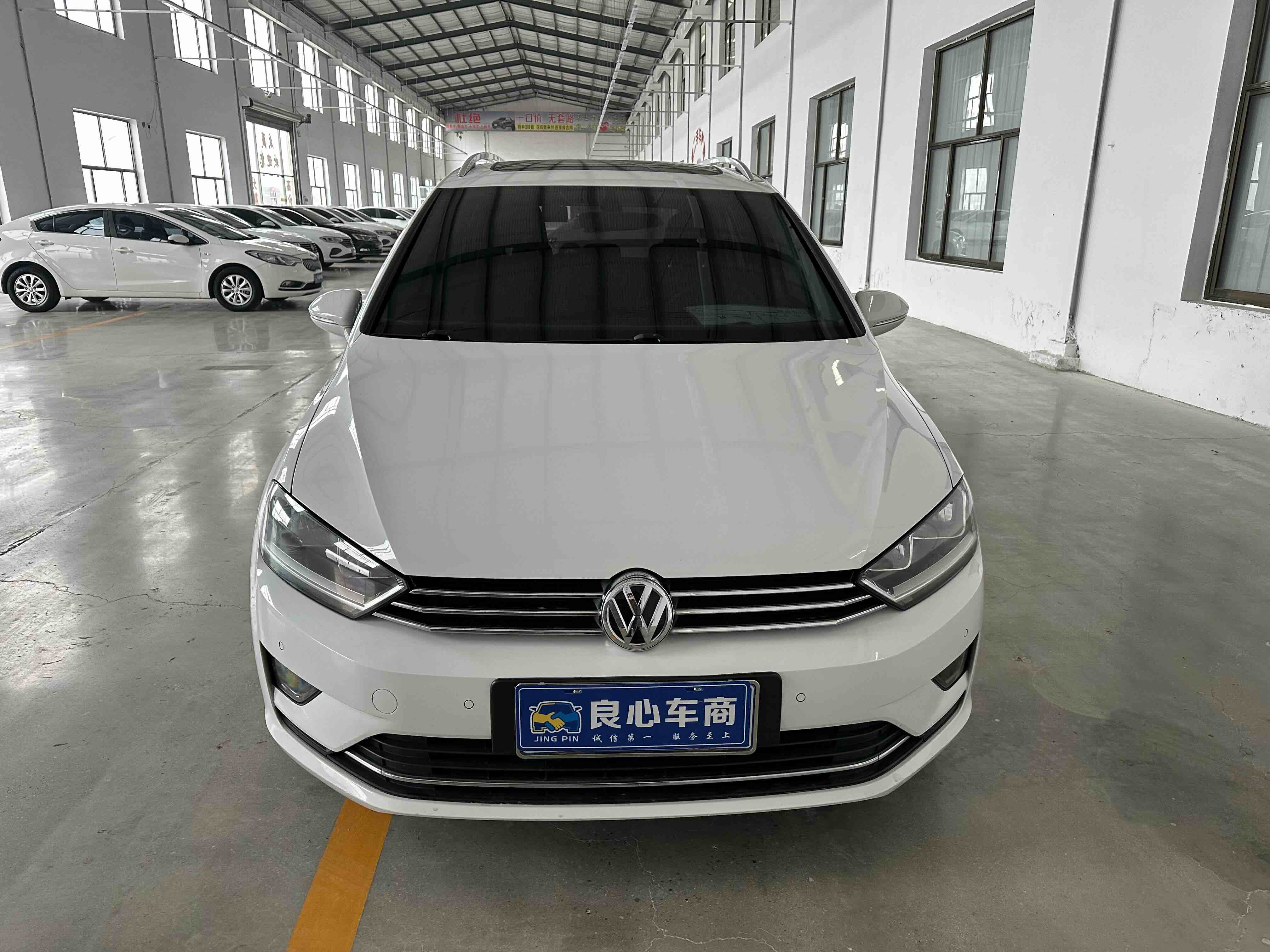 Volkswagen Golf Sportsvan 2017 car image #2