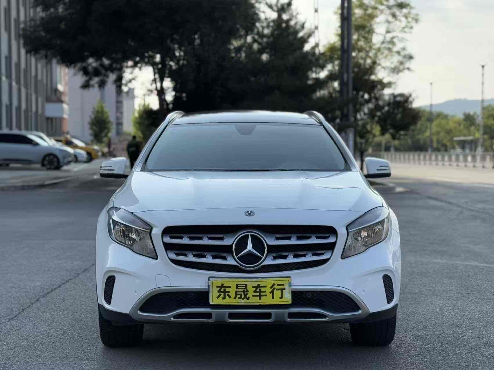 Mercedes-Benz GLA Class 2018 immagine di auto #2