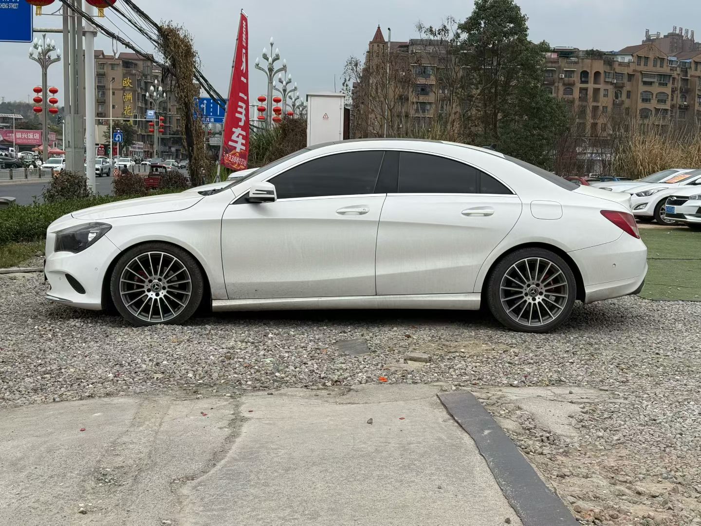 Mercedes-Benz GLA Class 2018 car image #2