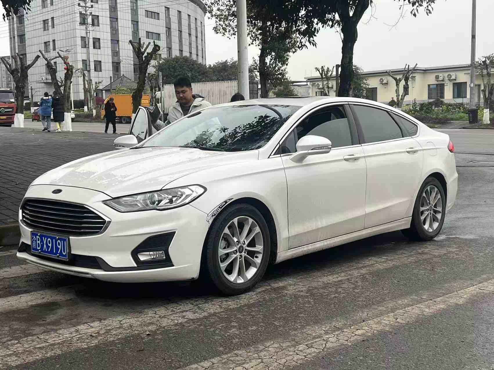 Ford Mondeo 2019 car image #2