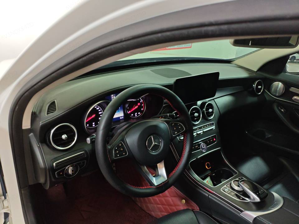 Mercedes-Benz C Class 2018 car image #2