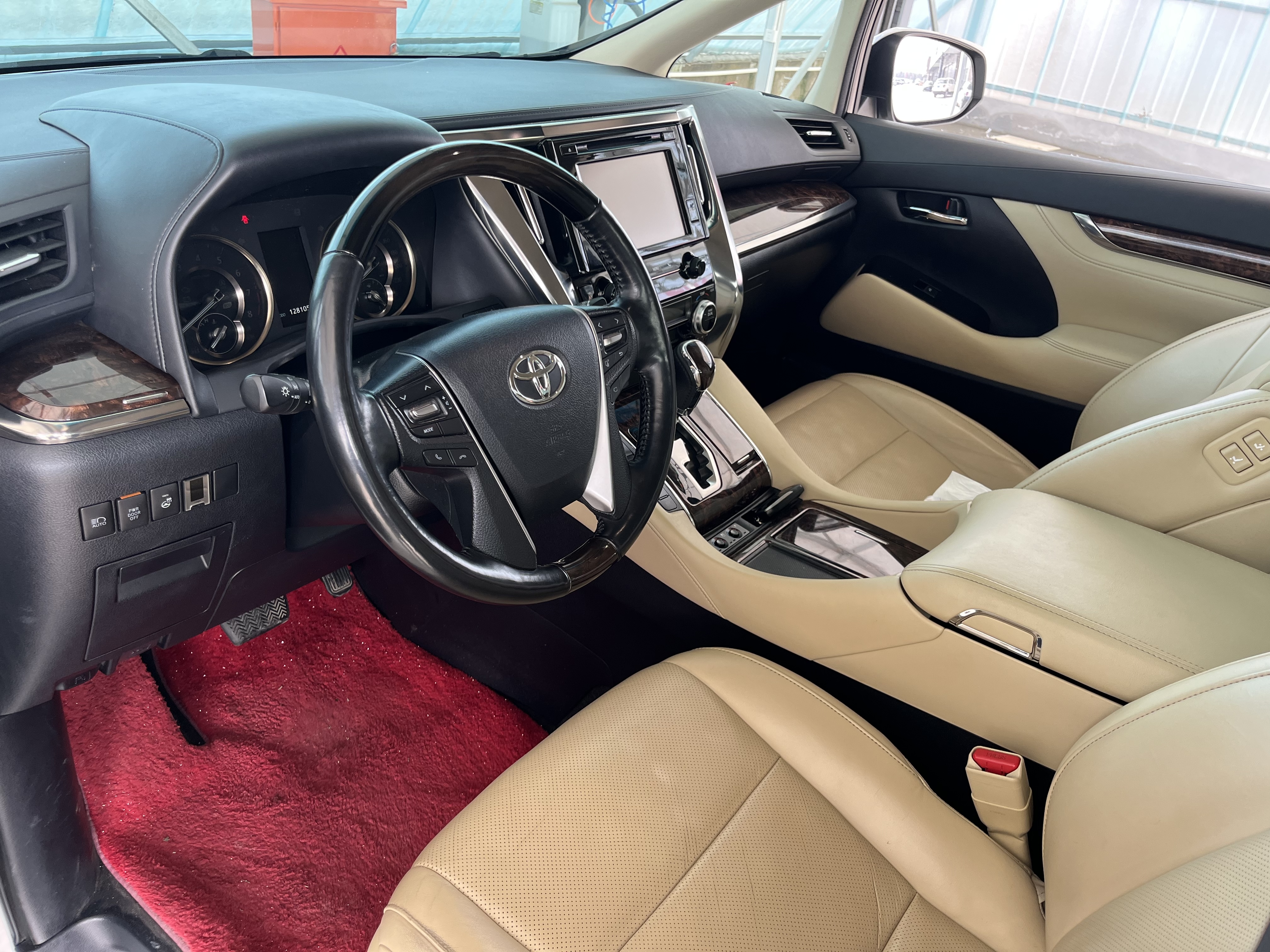 Toyota Alphard 2019 car image #2