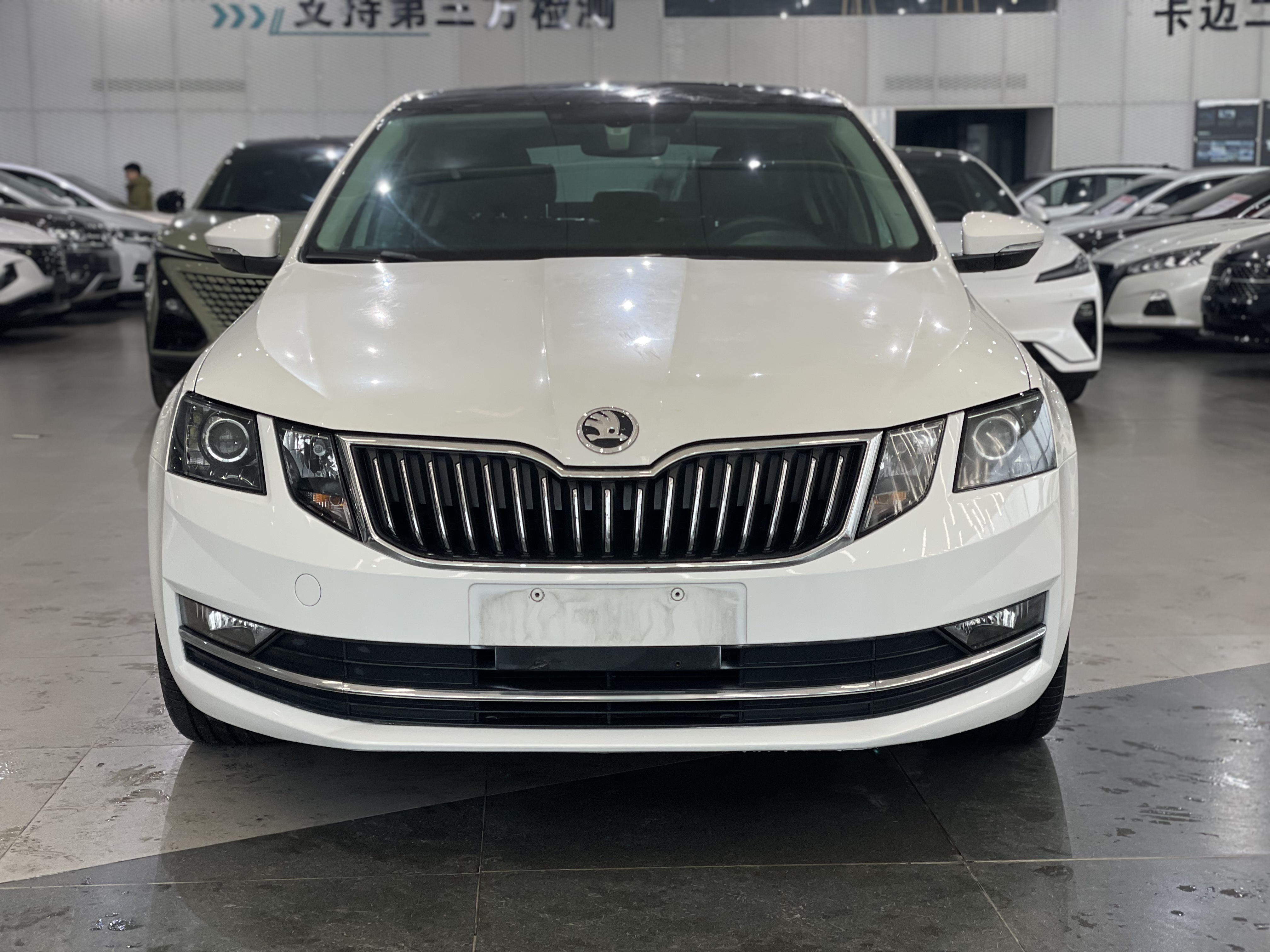 Skoda Octavia 2018 car image #2