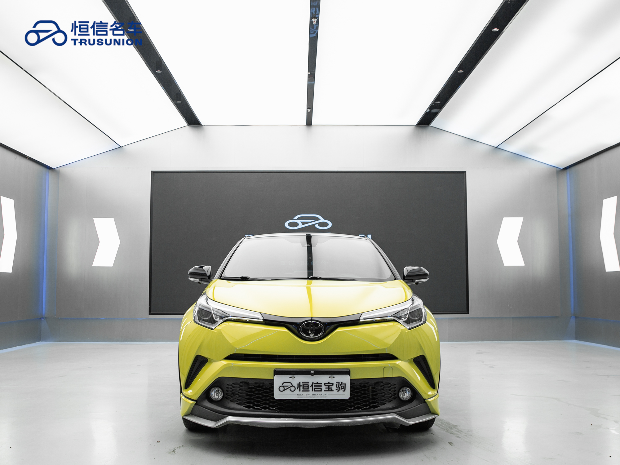 Toyota C-HR 2019 car image #2