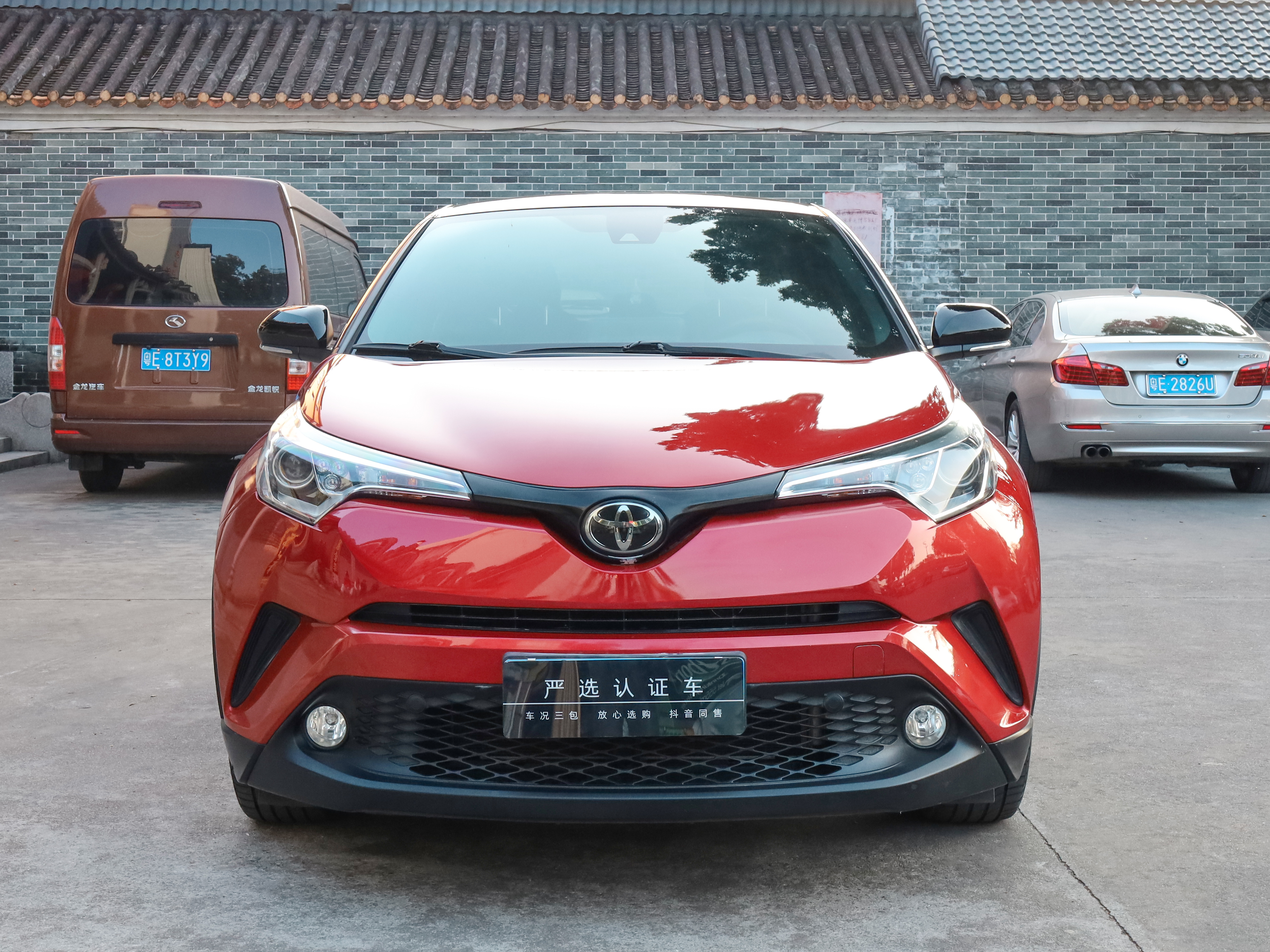 Toyota C-HR 2019 car image #2