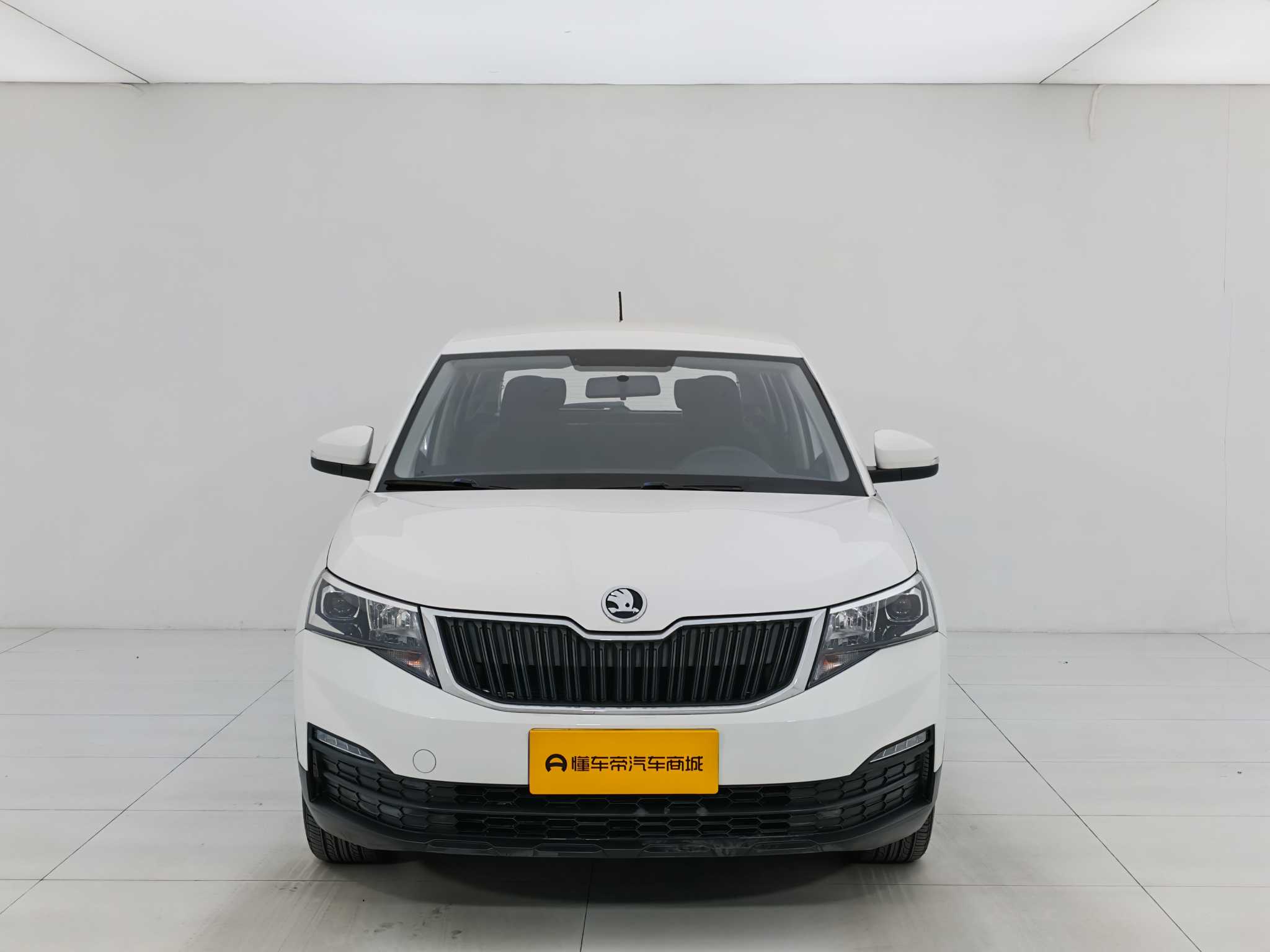 Skoda Kamiq 2019 car image #2