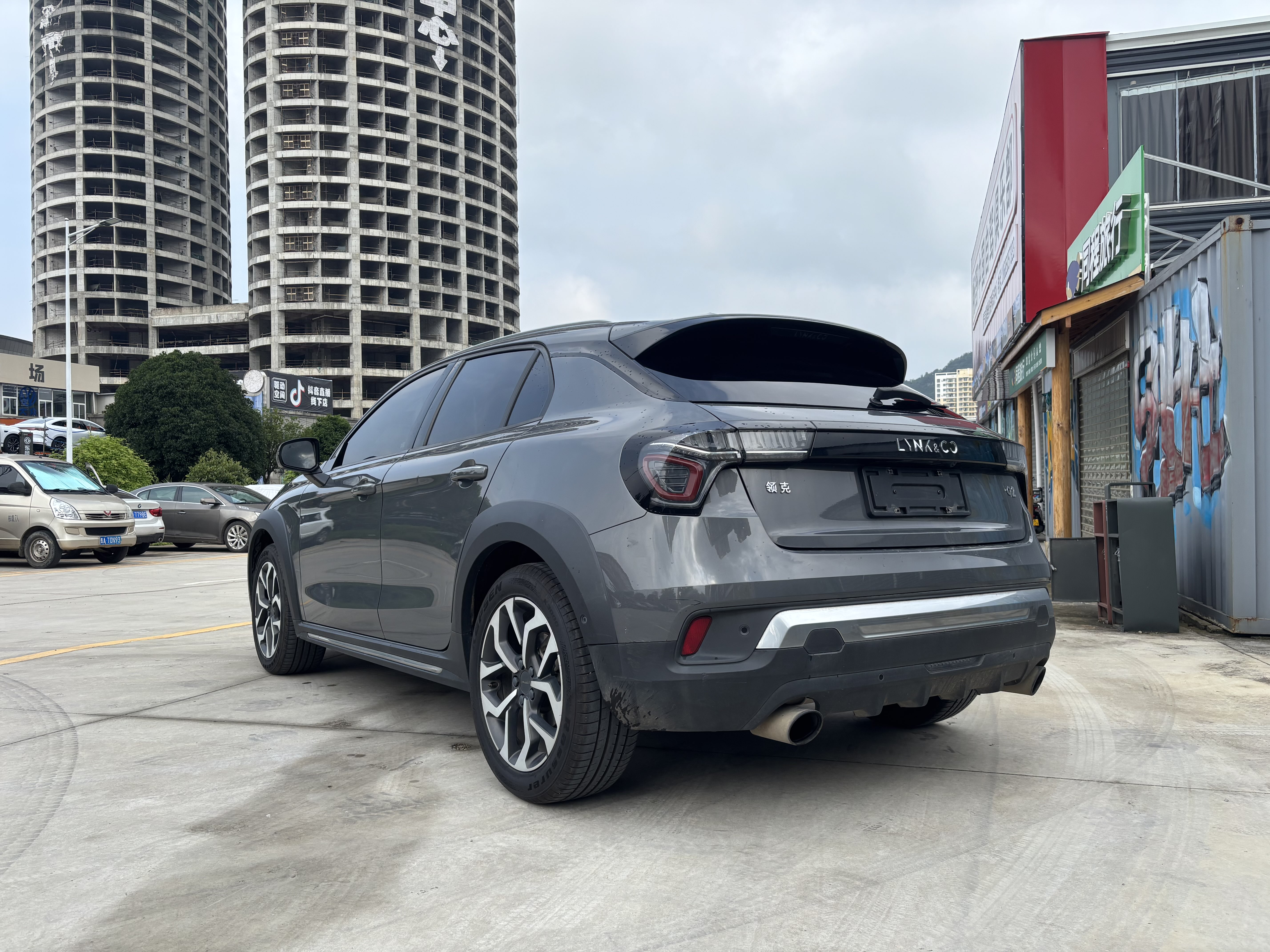 Lynk & Co 02 2018 #2 Lynk & Co 02 2018 car image #2