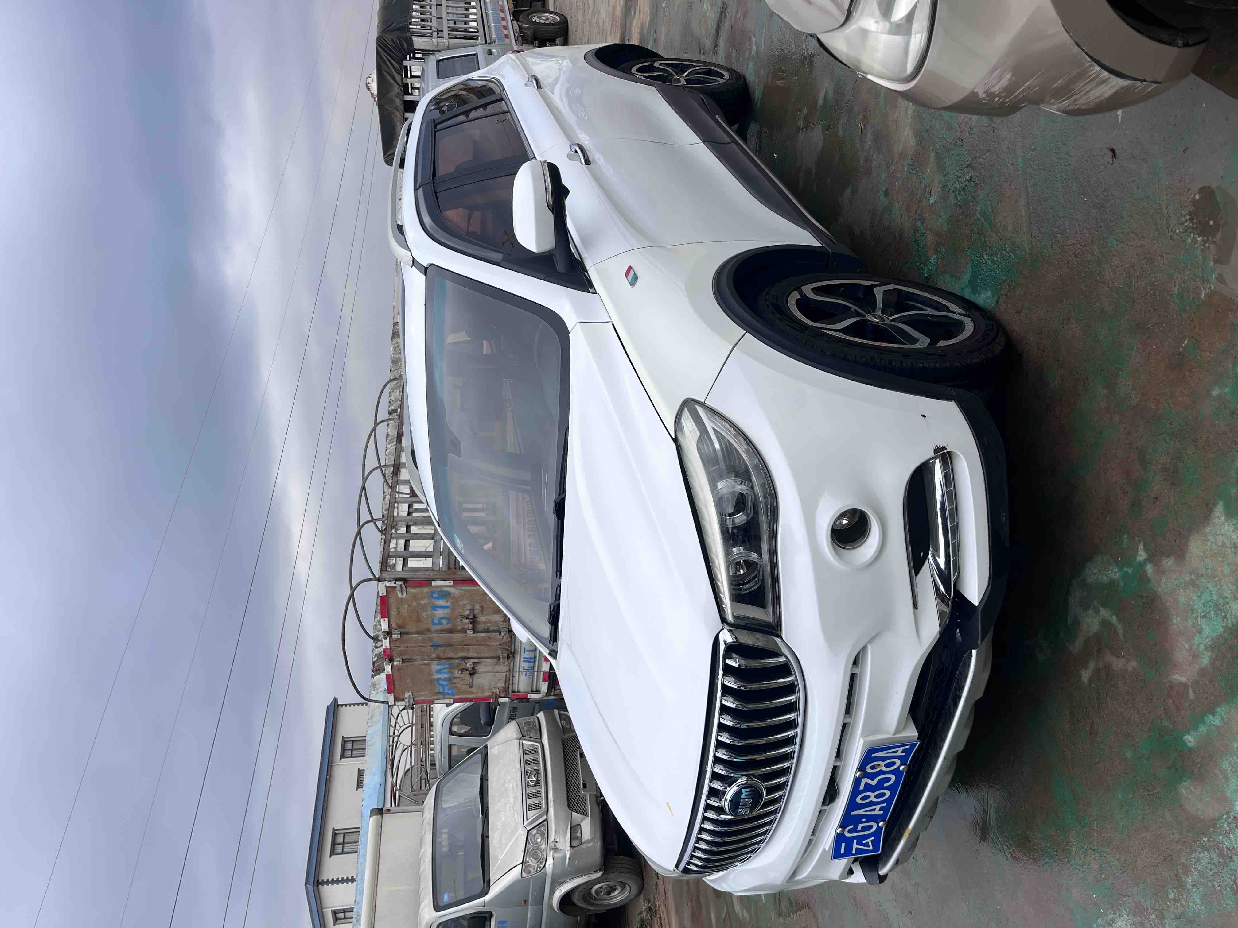 SWM X7 2018 immagine di auto #2