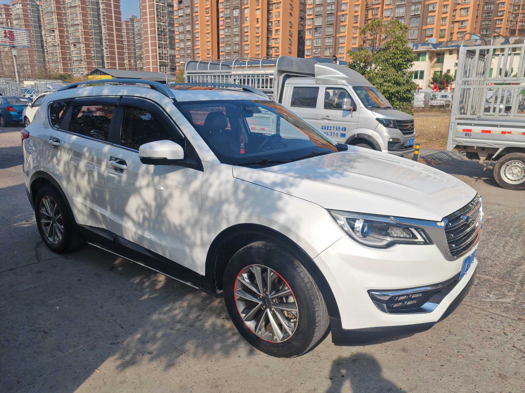 X70 2018 car image #2