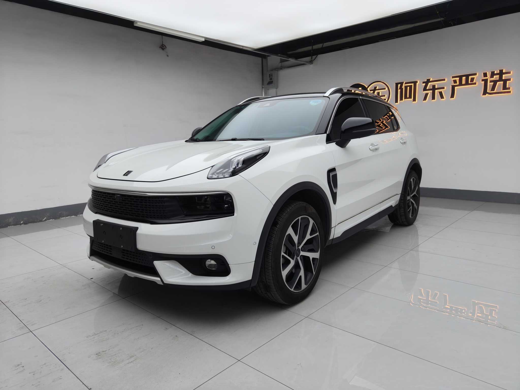 Lynk & Co 01 EM-P 2018 car image #2