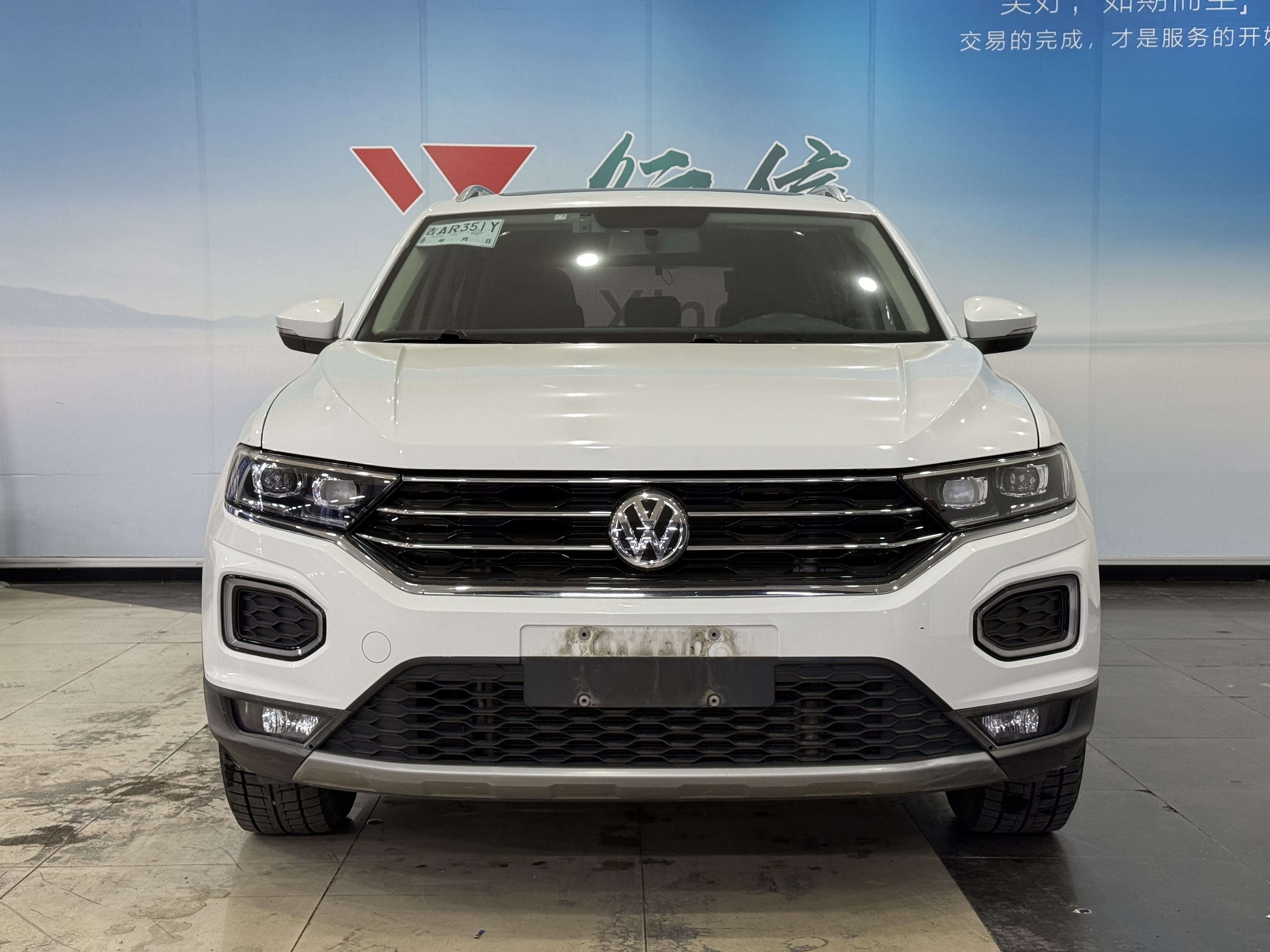 Volkswagen T-Roc 2018 car image #2