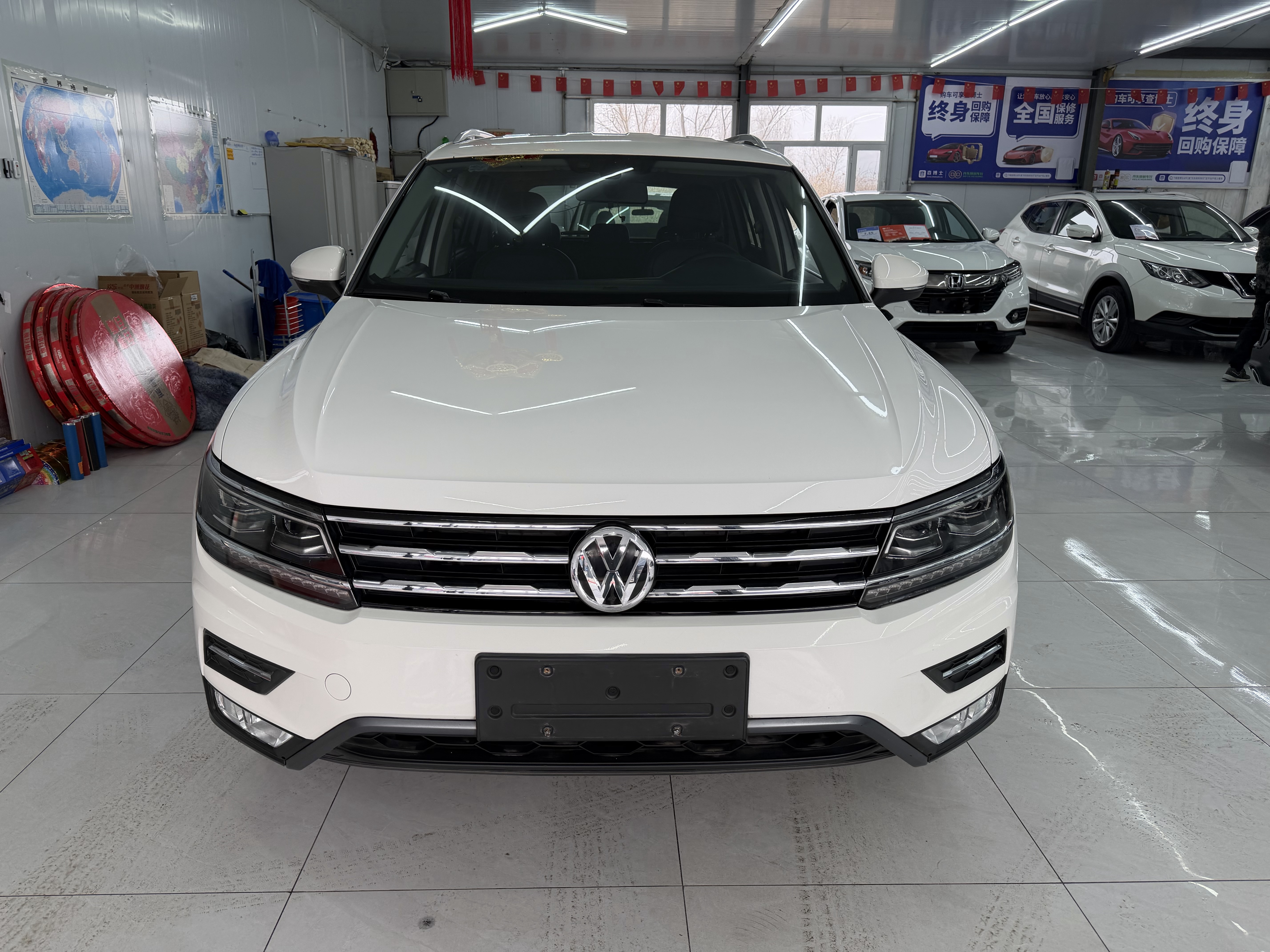 Volkswagen Tiguan L 2018 immagine di auto #2