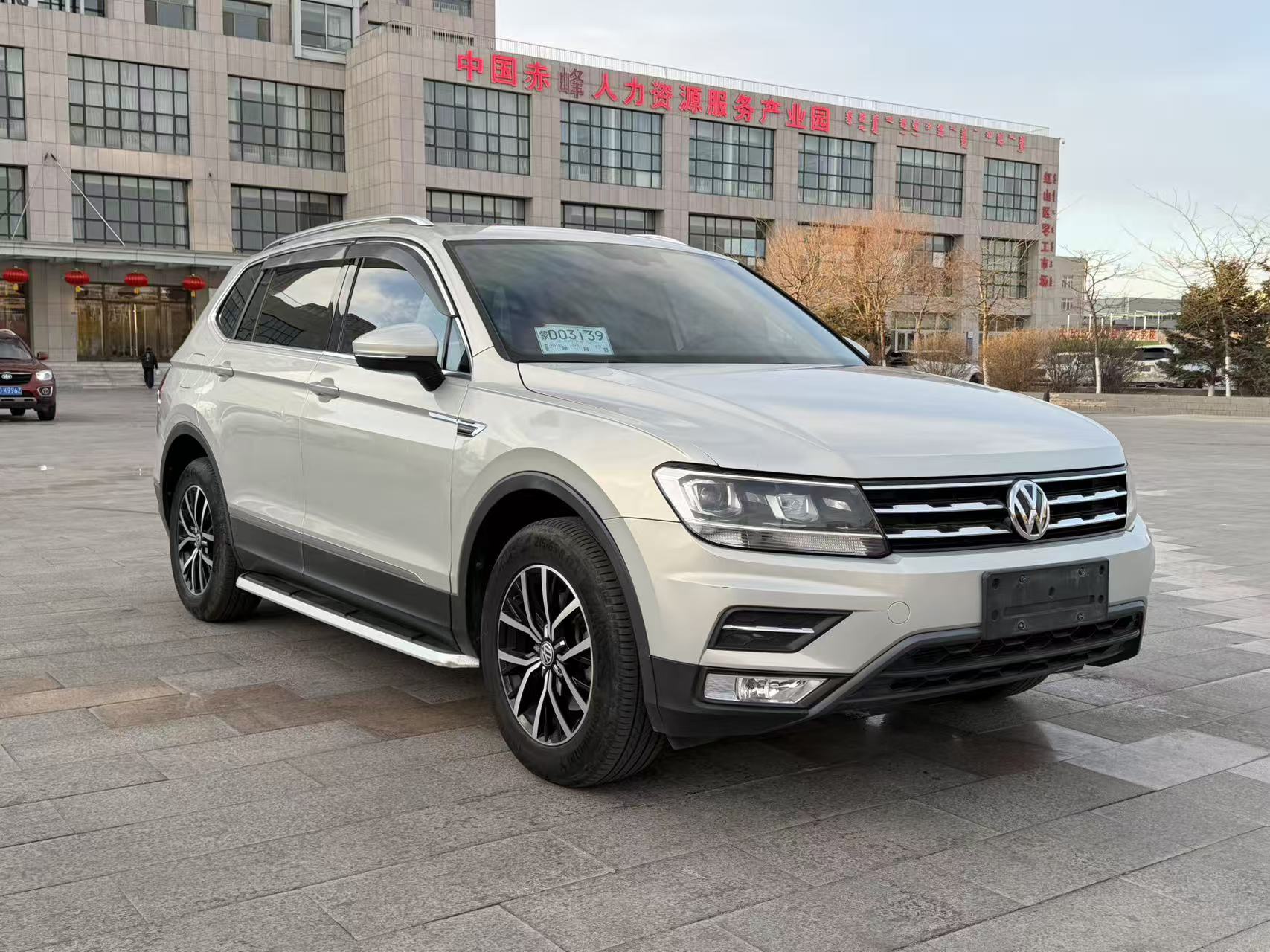 Volkswagen Tiguan L 2018 #2 Volkswagen Tiguan L 2018 car image #2