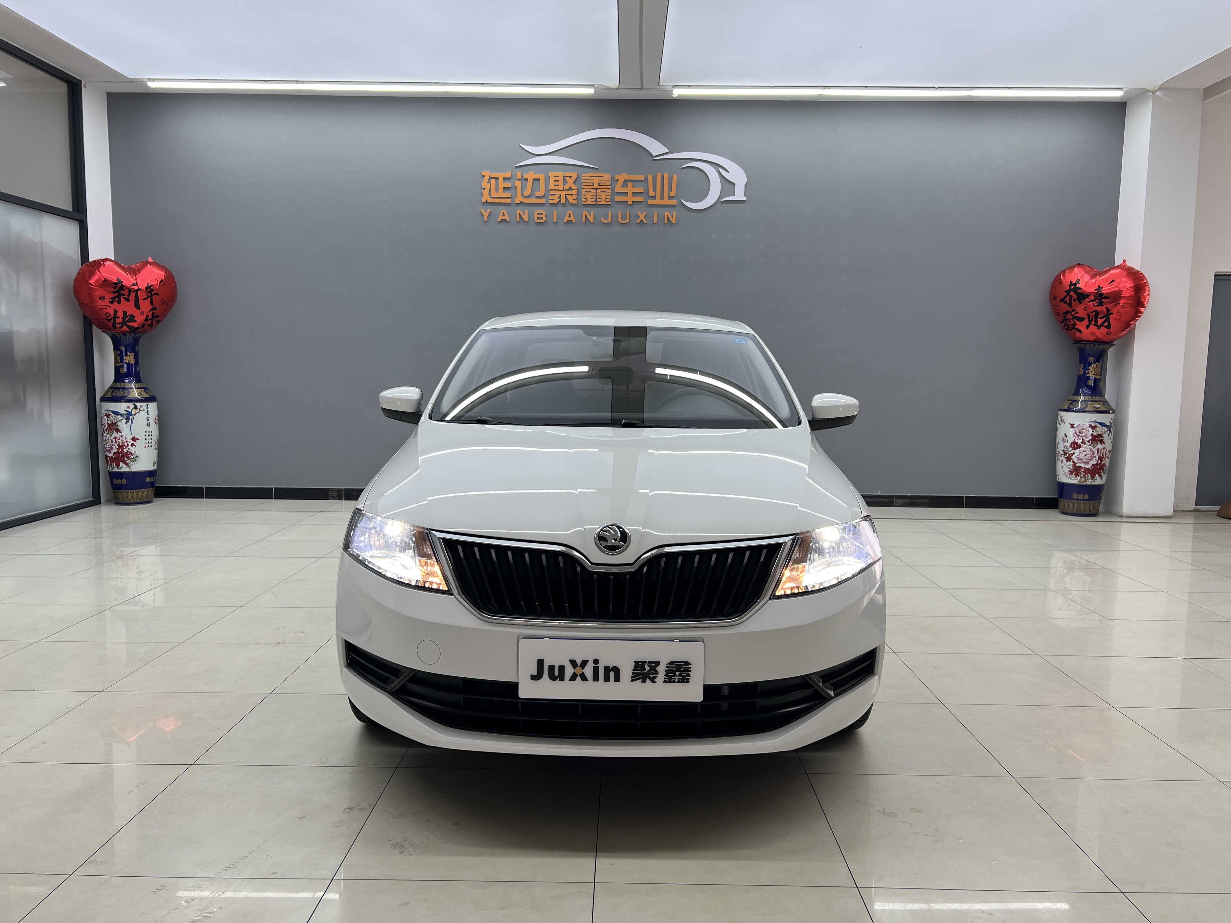 Skoda Rapid 2019 car image #2