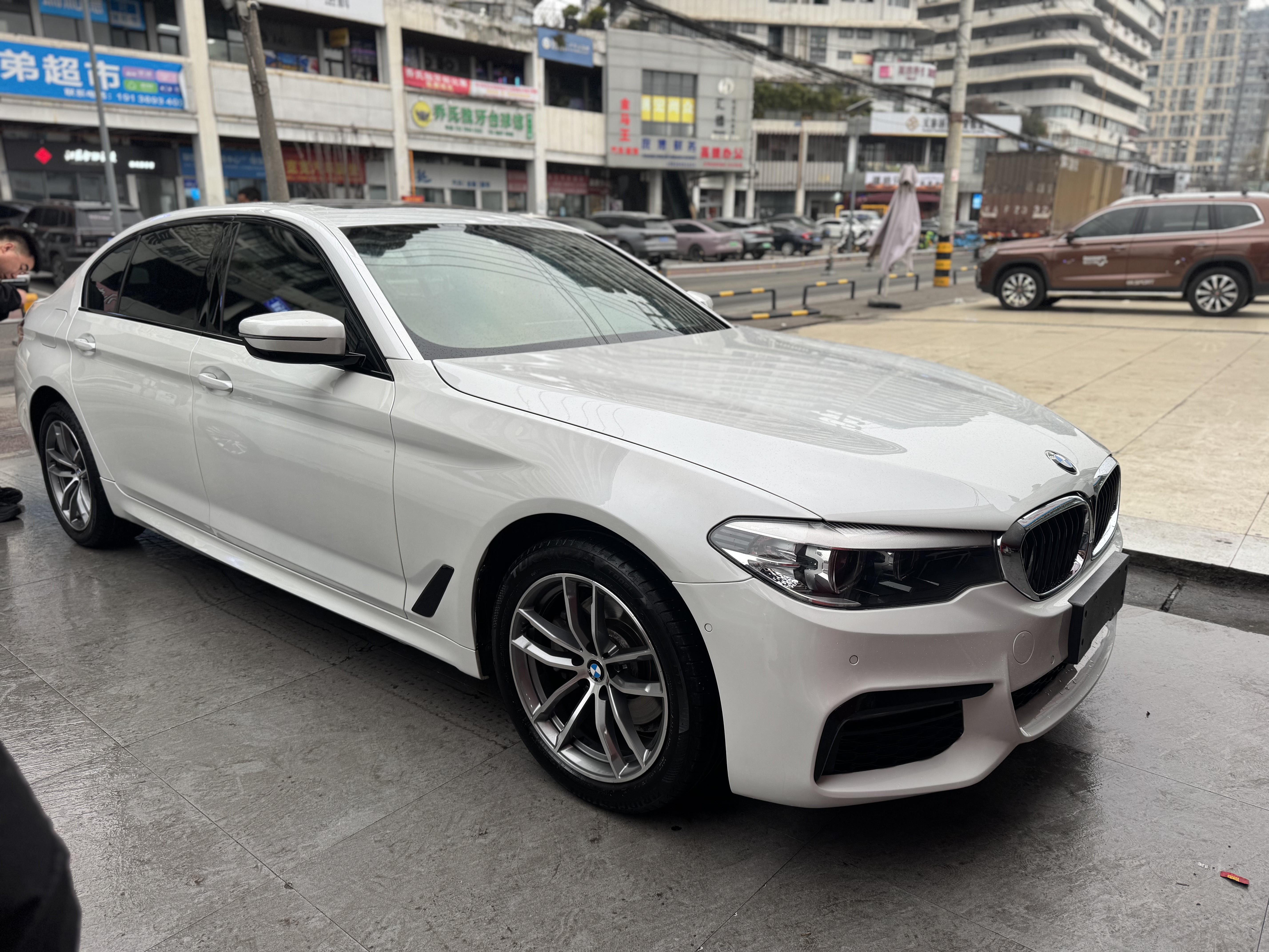 BMW 5 Series 2019 car image #2