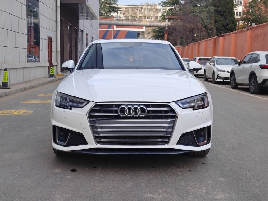 Audi A4L 2019 car image #2