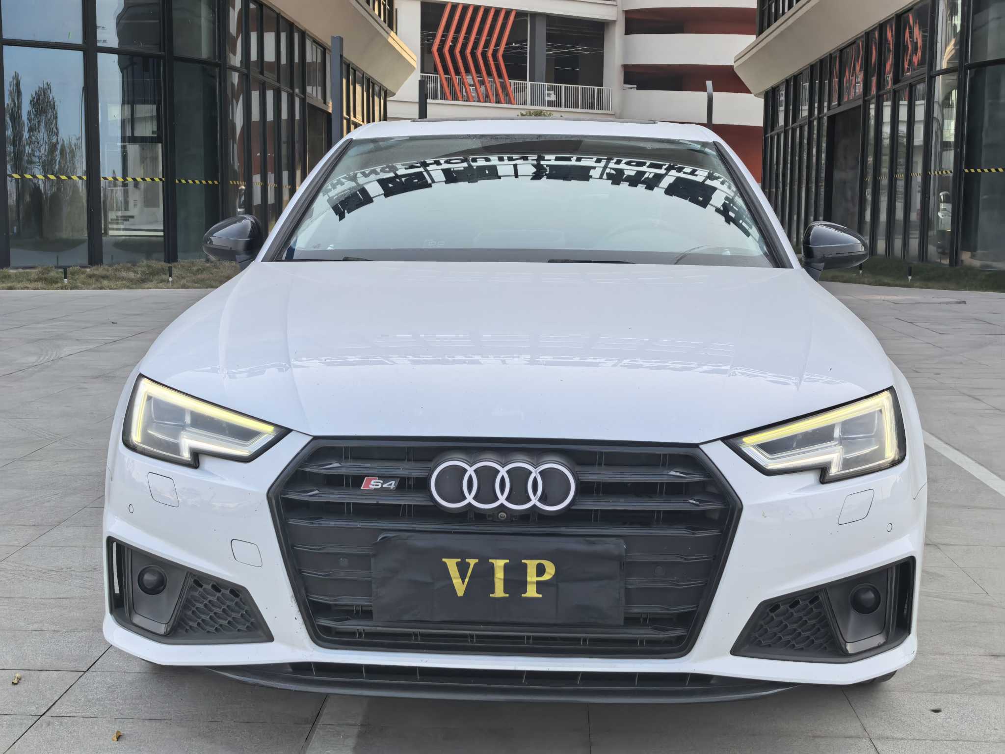 Audi A4L 2020 car image #2