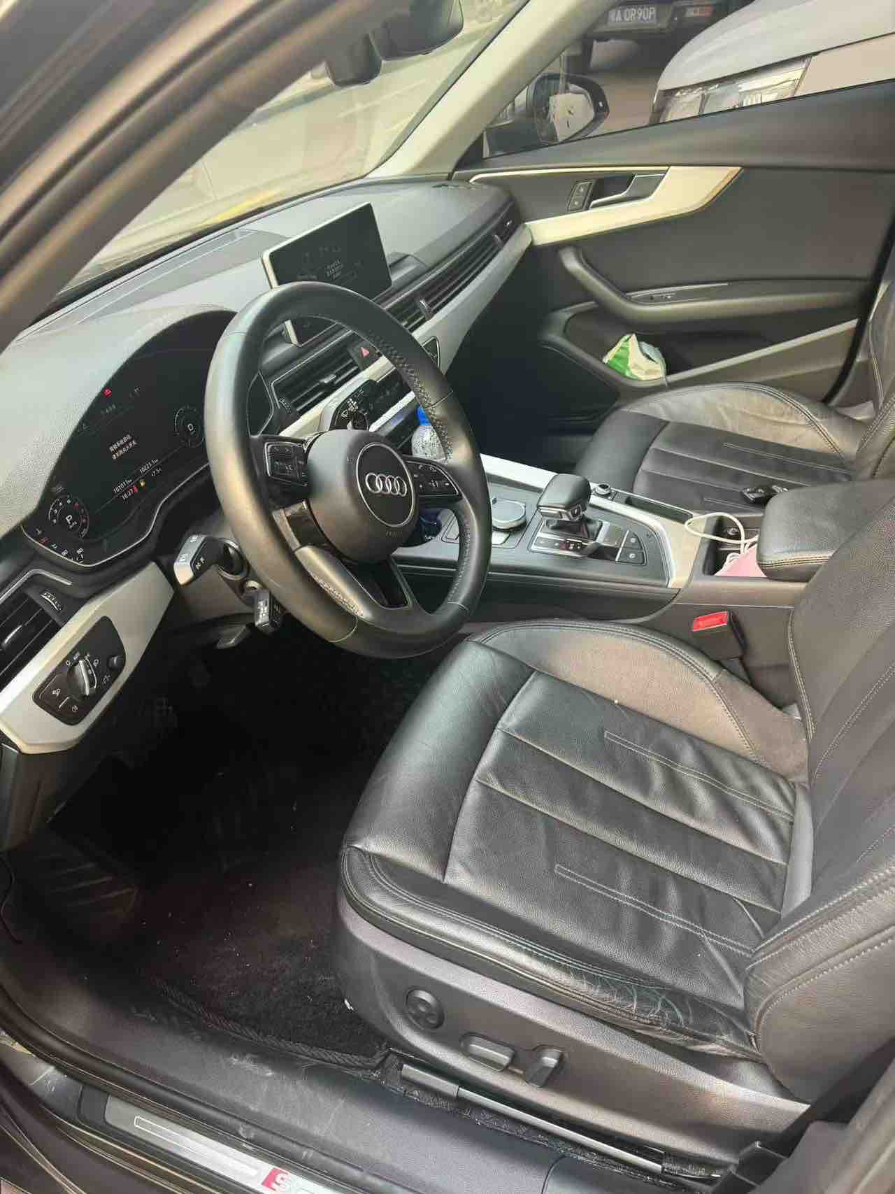 Audi A4L 2019 car image #2