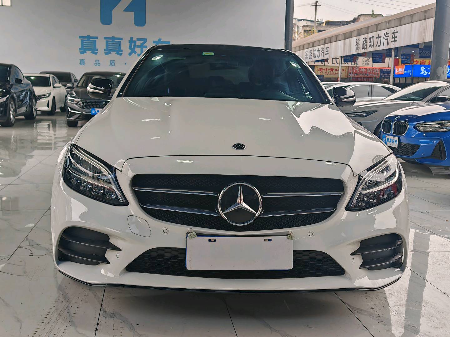 Mercedes-Benz C Class 2019 car image #2