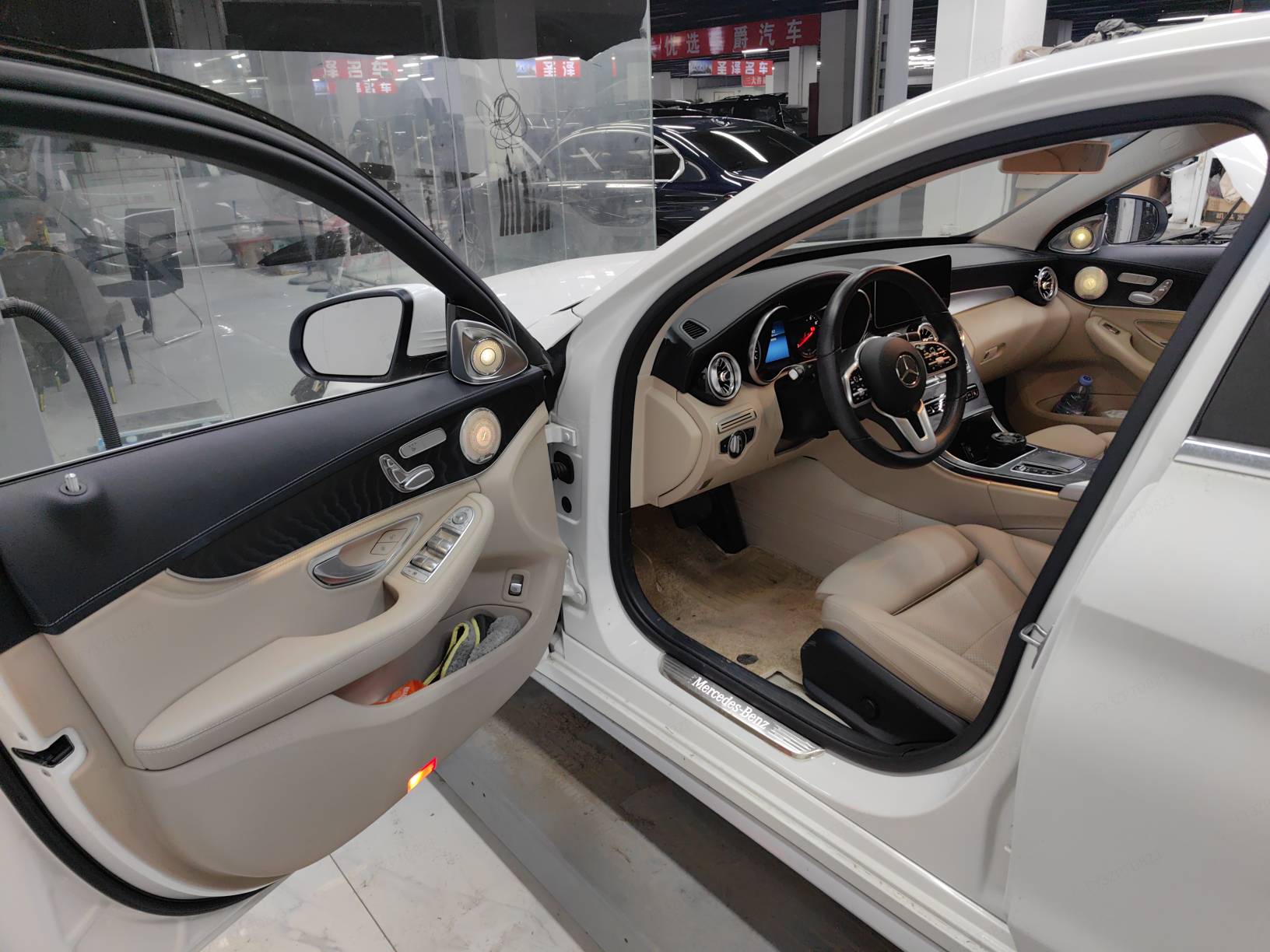 Mercedes-Benz C Class 2019 car image #2