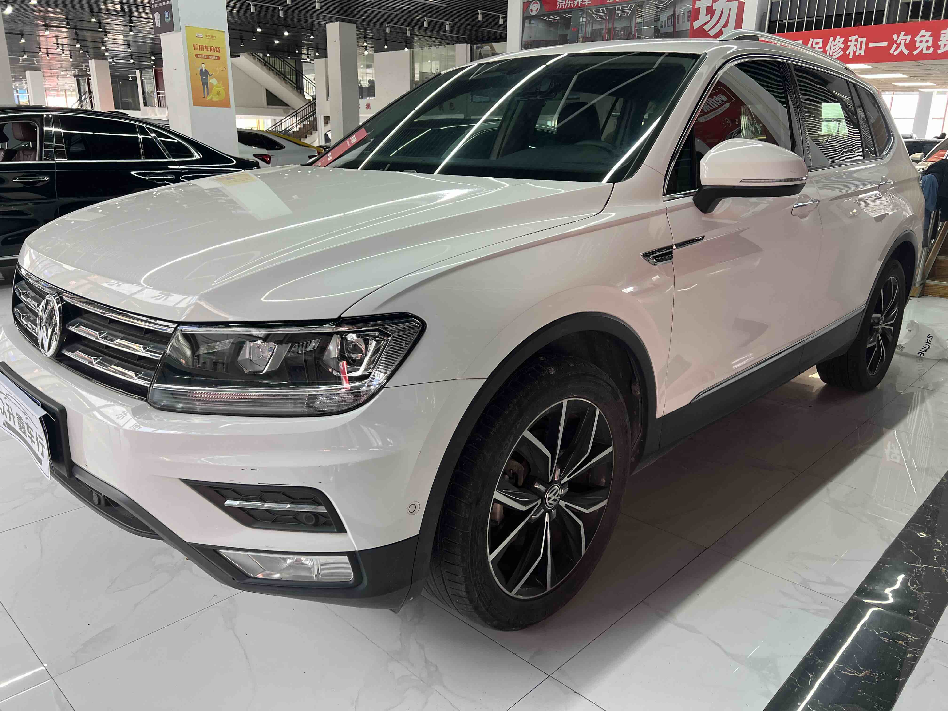 Volkswagen Tiguan L 2019 #2 Volkswagen Tiguan L 2019 car image #2