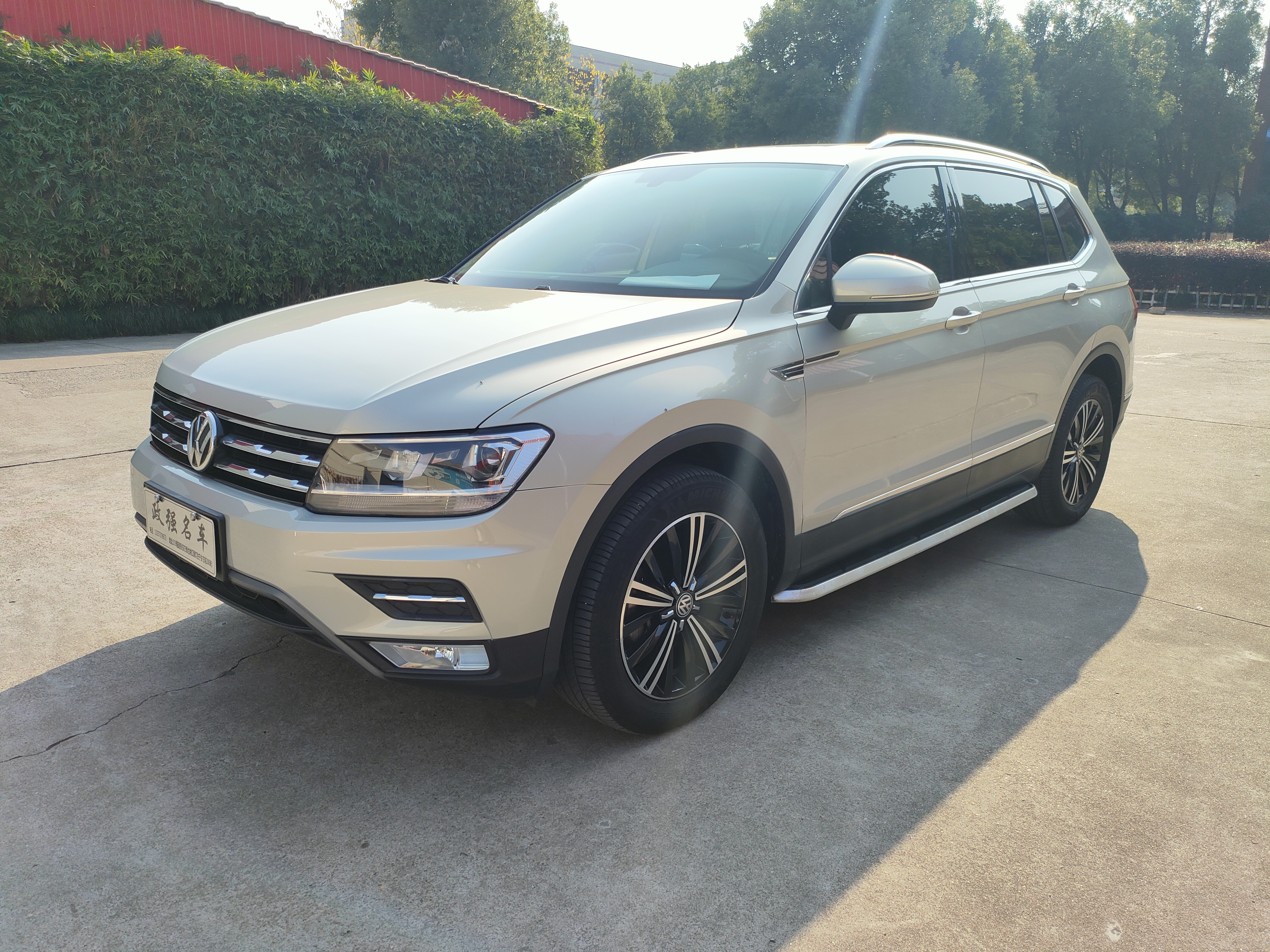 Volkswagen Tiguan L 2019 immagine di auto #2