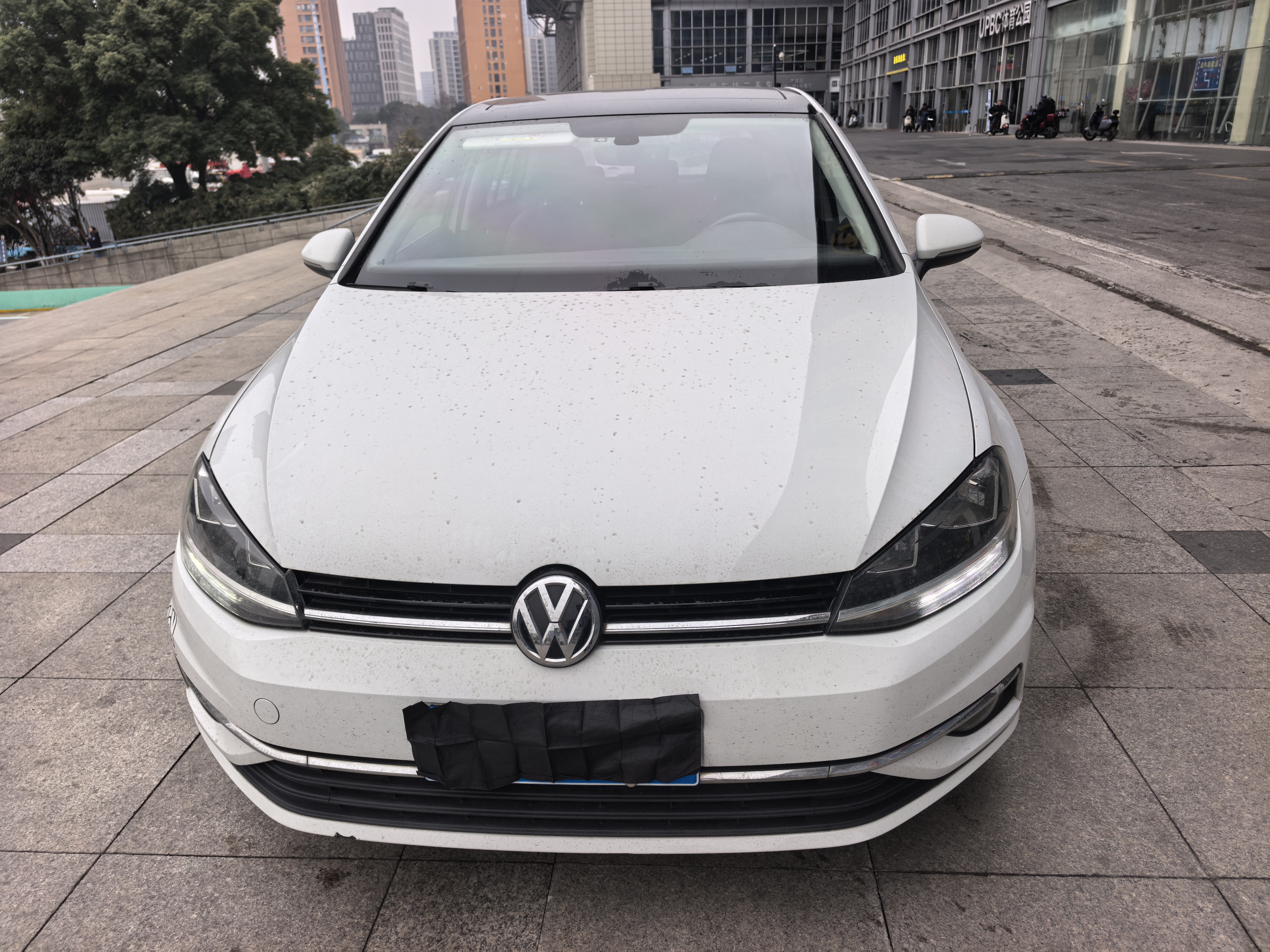 Volkswagen Golf 2019 car image #2