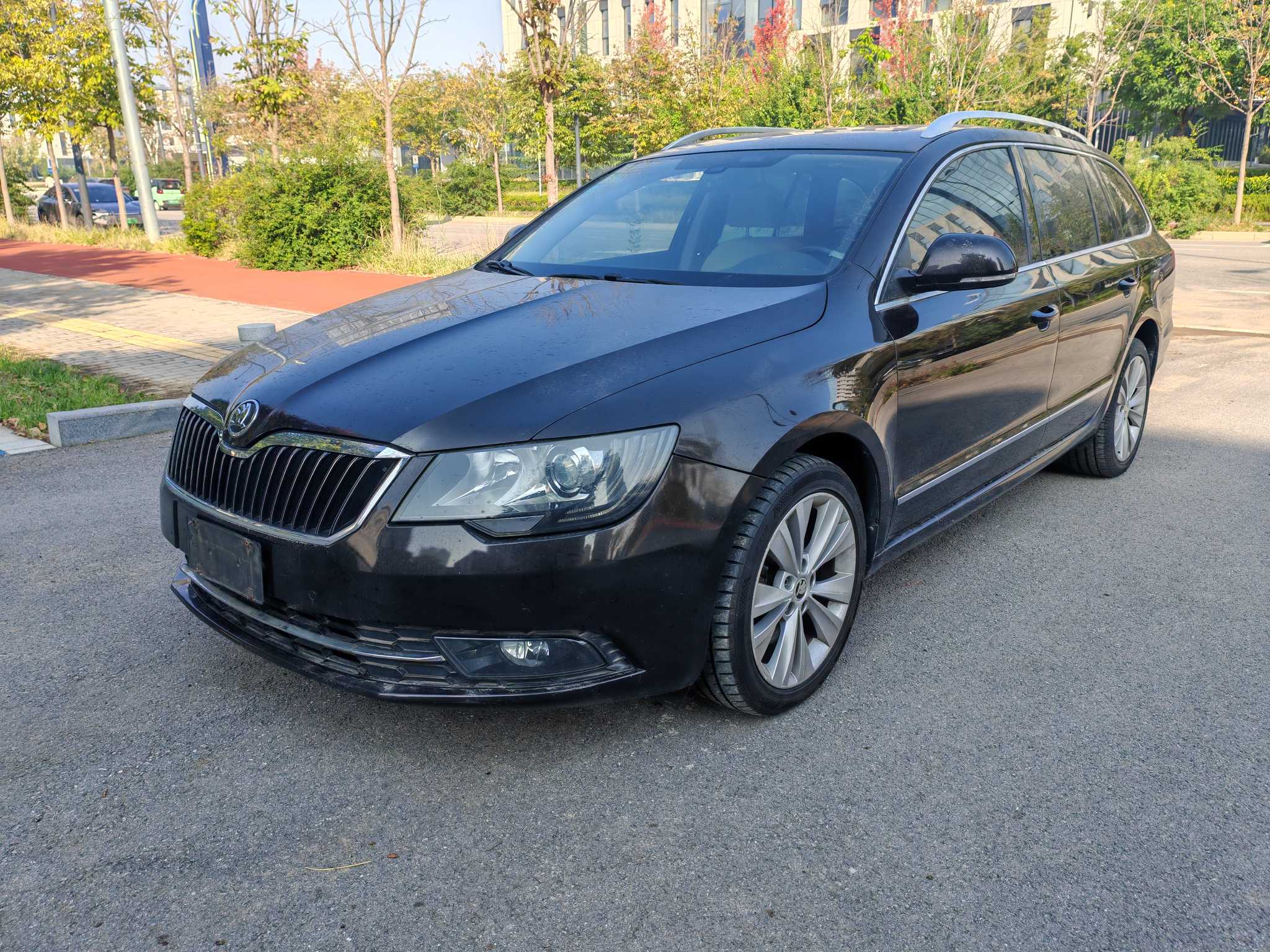 Skoda Superb Combi 2015 car image #2