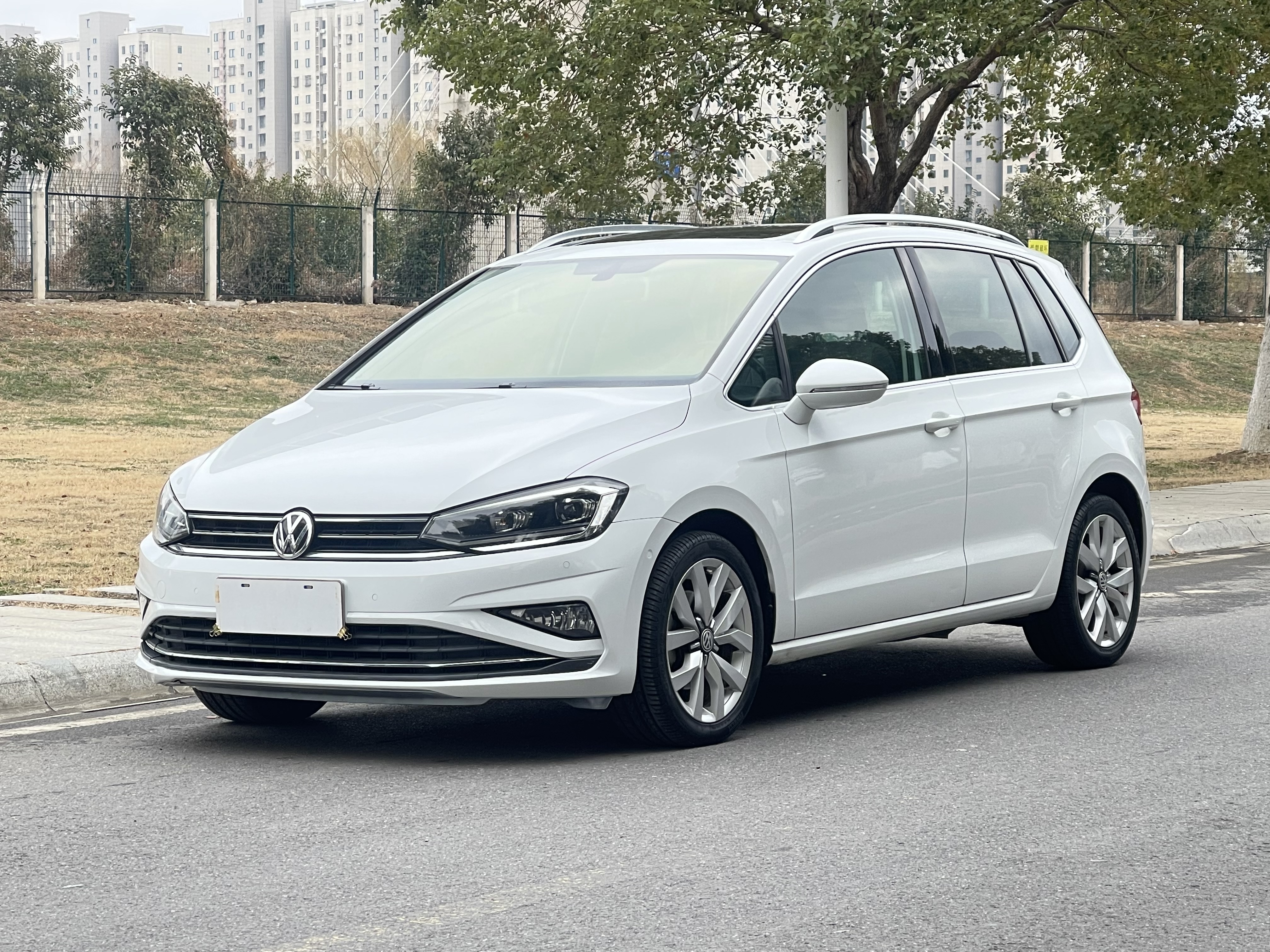 Volkswagen 2019 car image #2