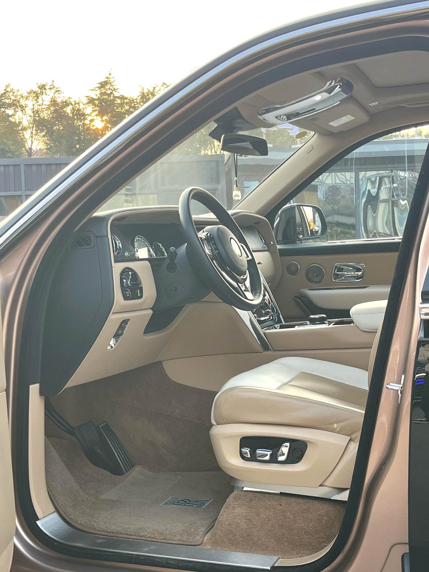 Volkswagen Cullinan 2019 car image #2