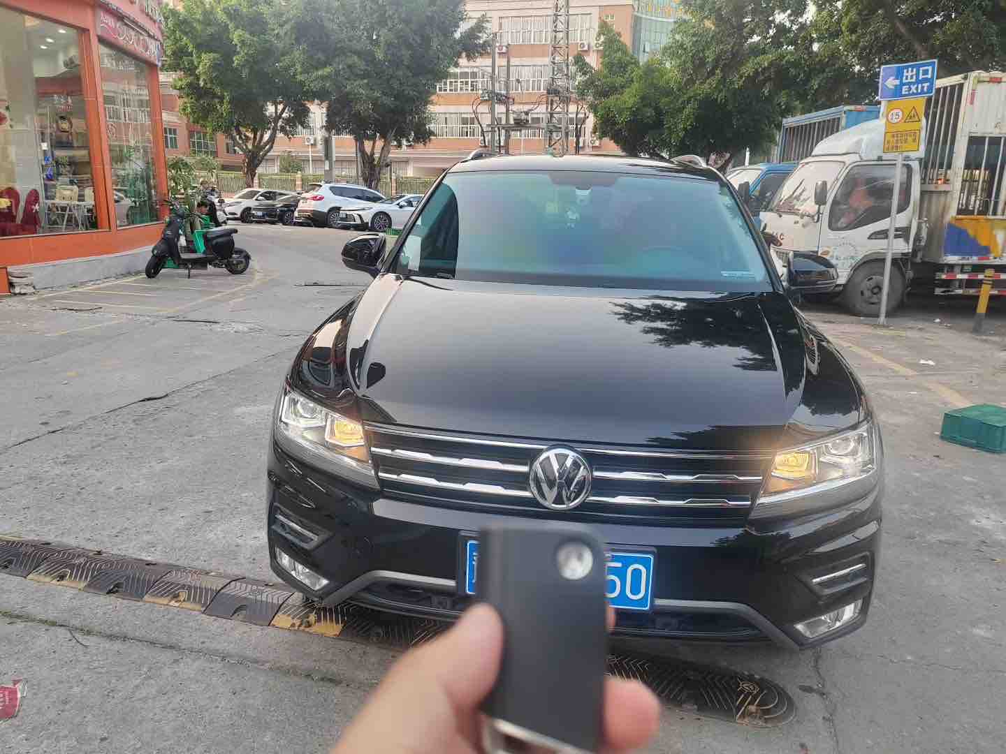 Volkswagen Tiguan L 2019 immagine di auto #2