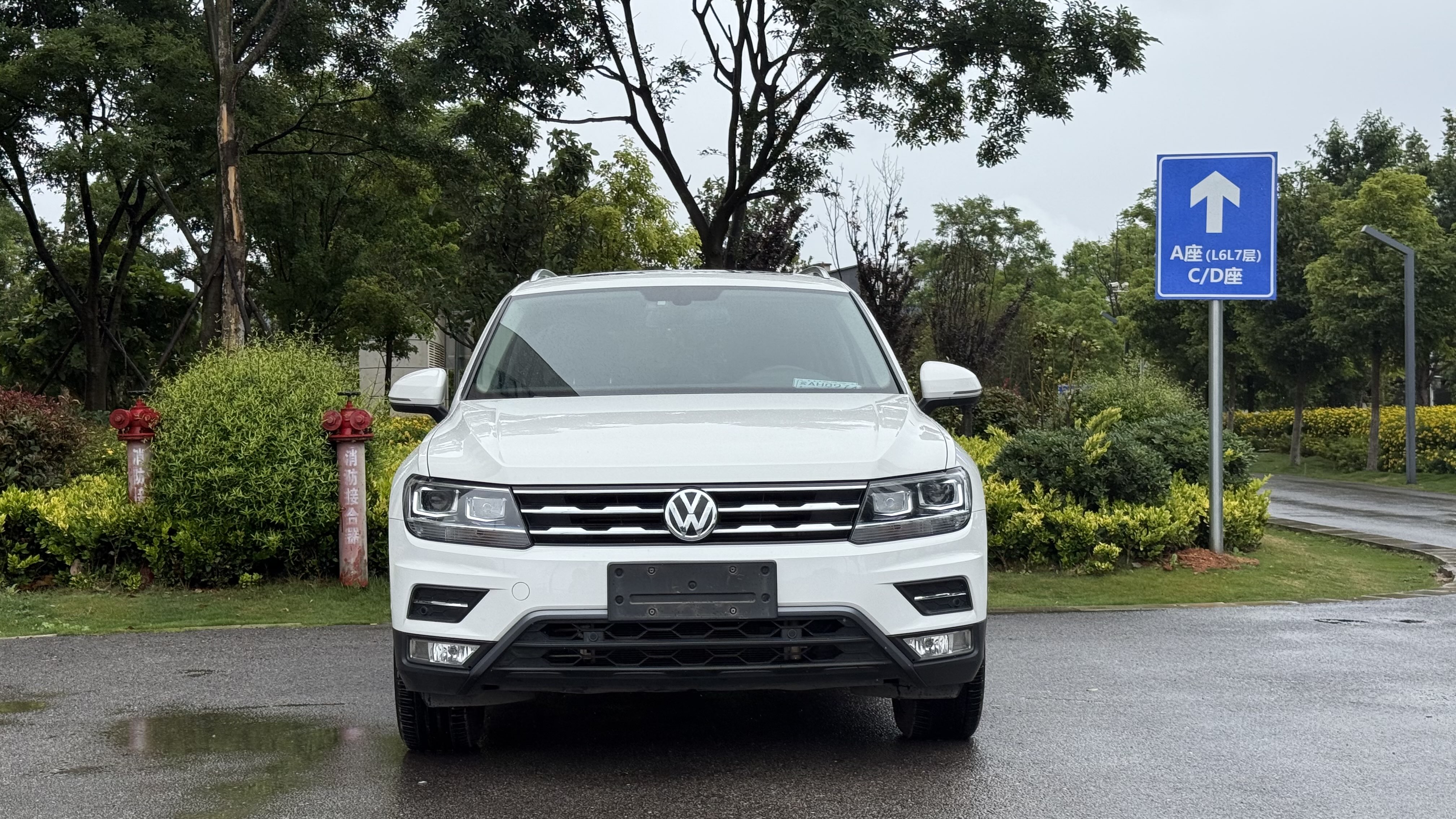 Volkswagen Tiguan L 2019 #2 Volkswagen Tiguan L 2019 car image #2