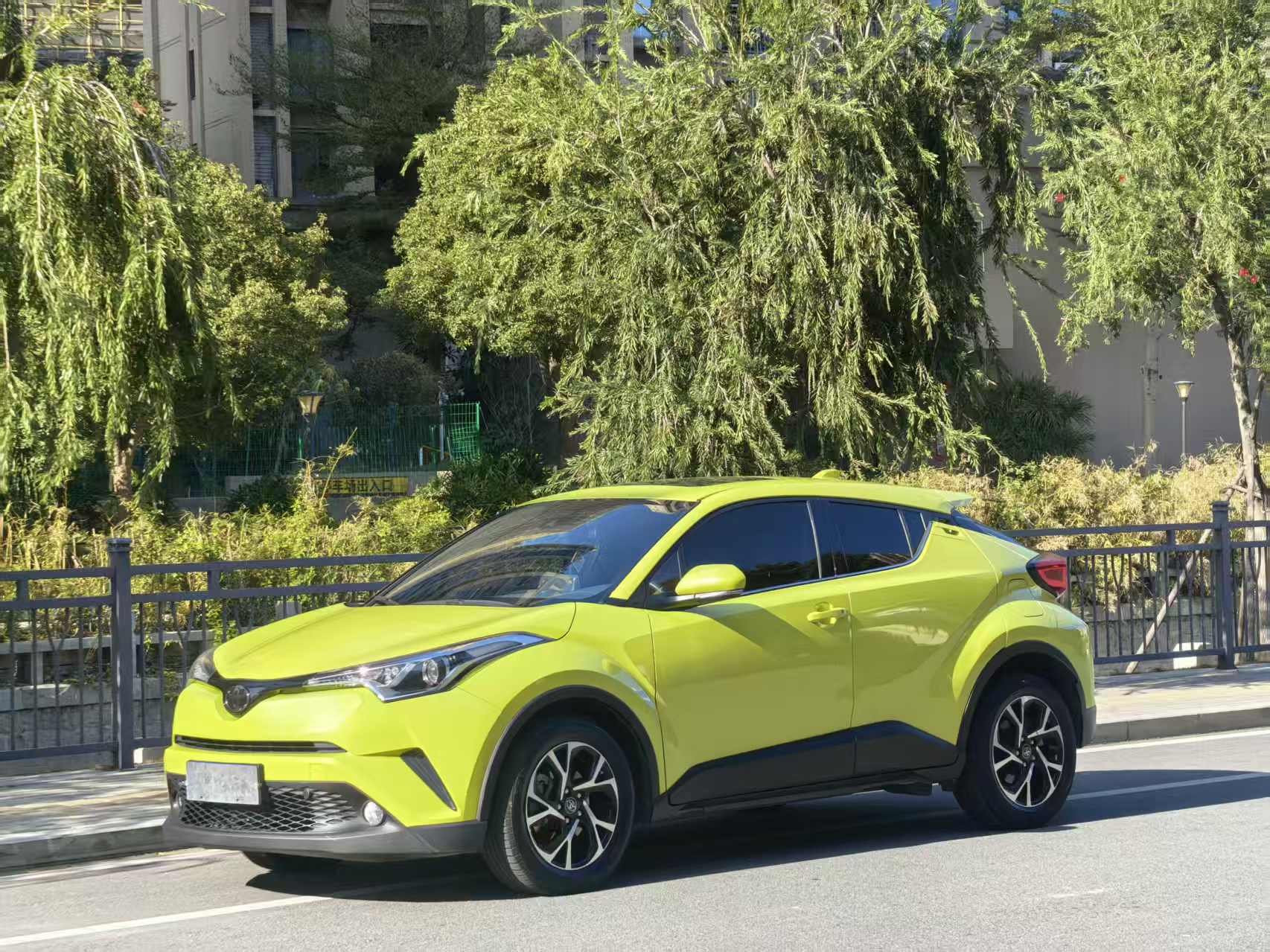 Toyota C-HR 2019 immagine di auto #2